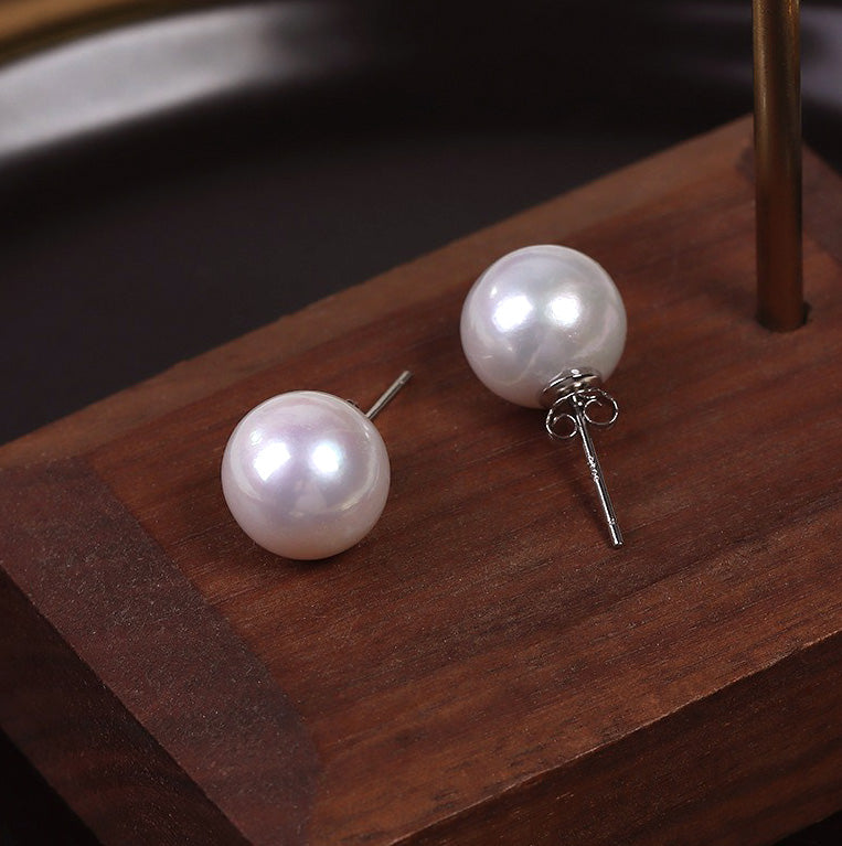 Detail showcase of the metal part of 10-11mm Nearly Round Edison Pearl Earrings