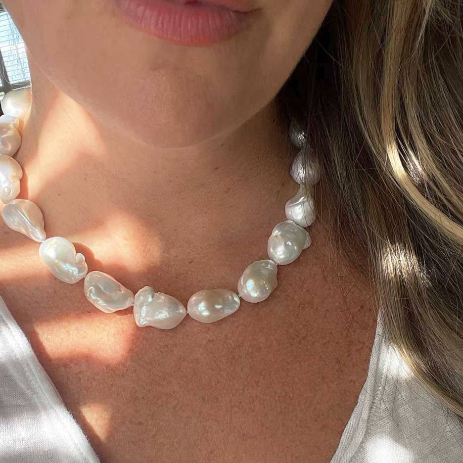 A woman wears the 12-14mm Multicolored Fishtail-Shaped Freshwater Necklace
