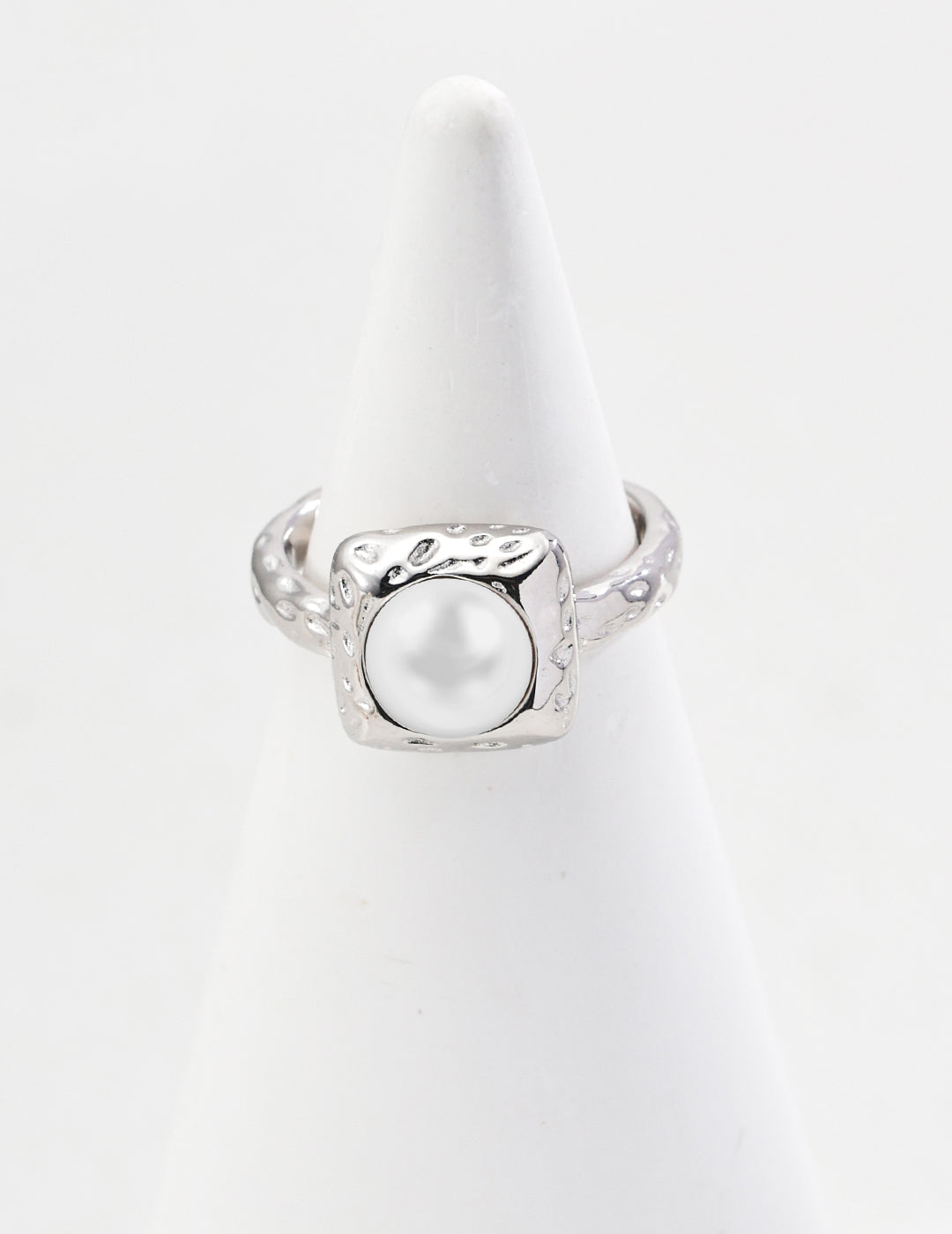 18k Gleam Forge Pearl Ring
