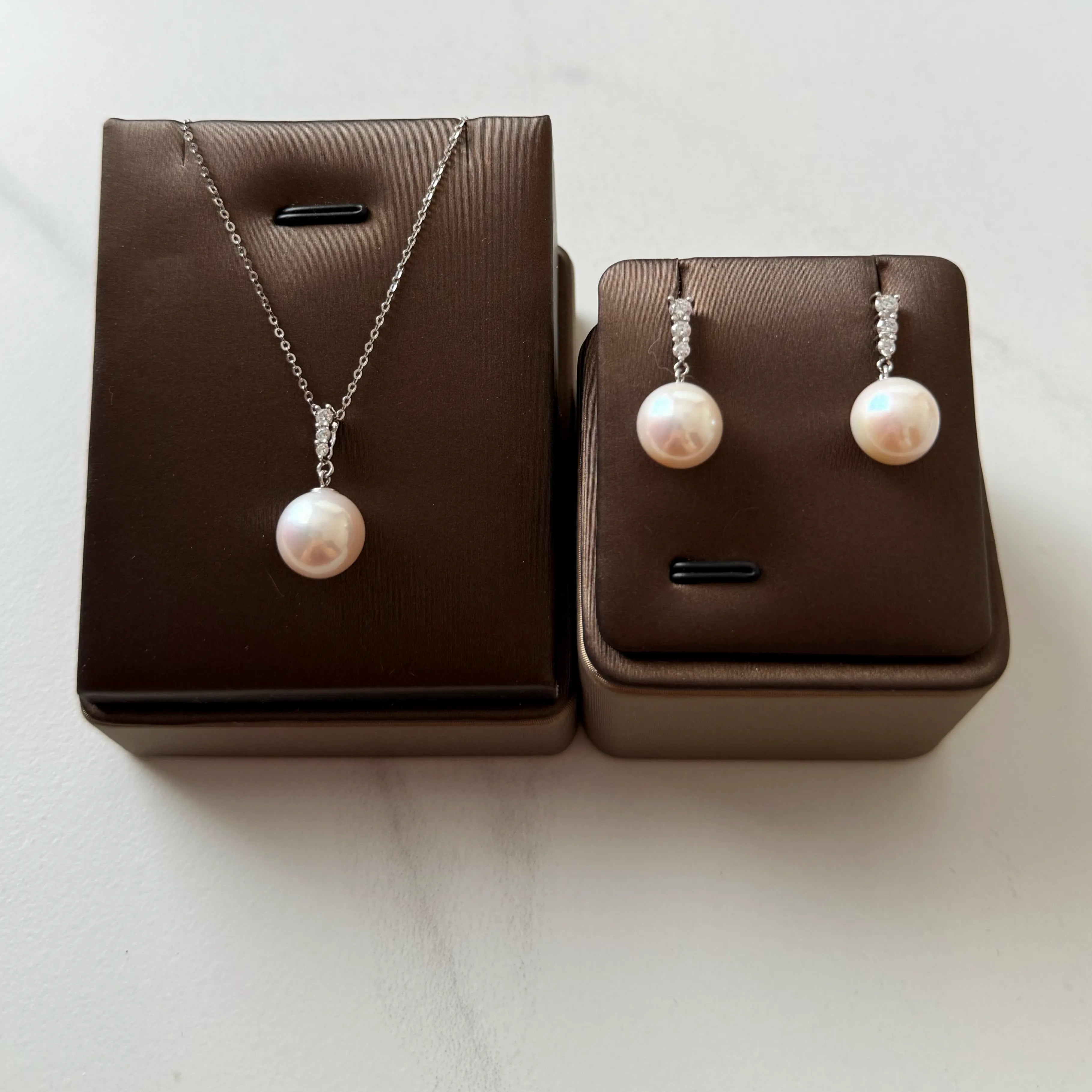 Eterna Grace – Pearl Necklace & Earrings Set
