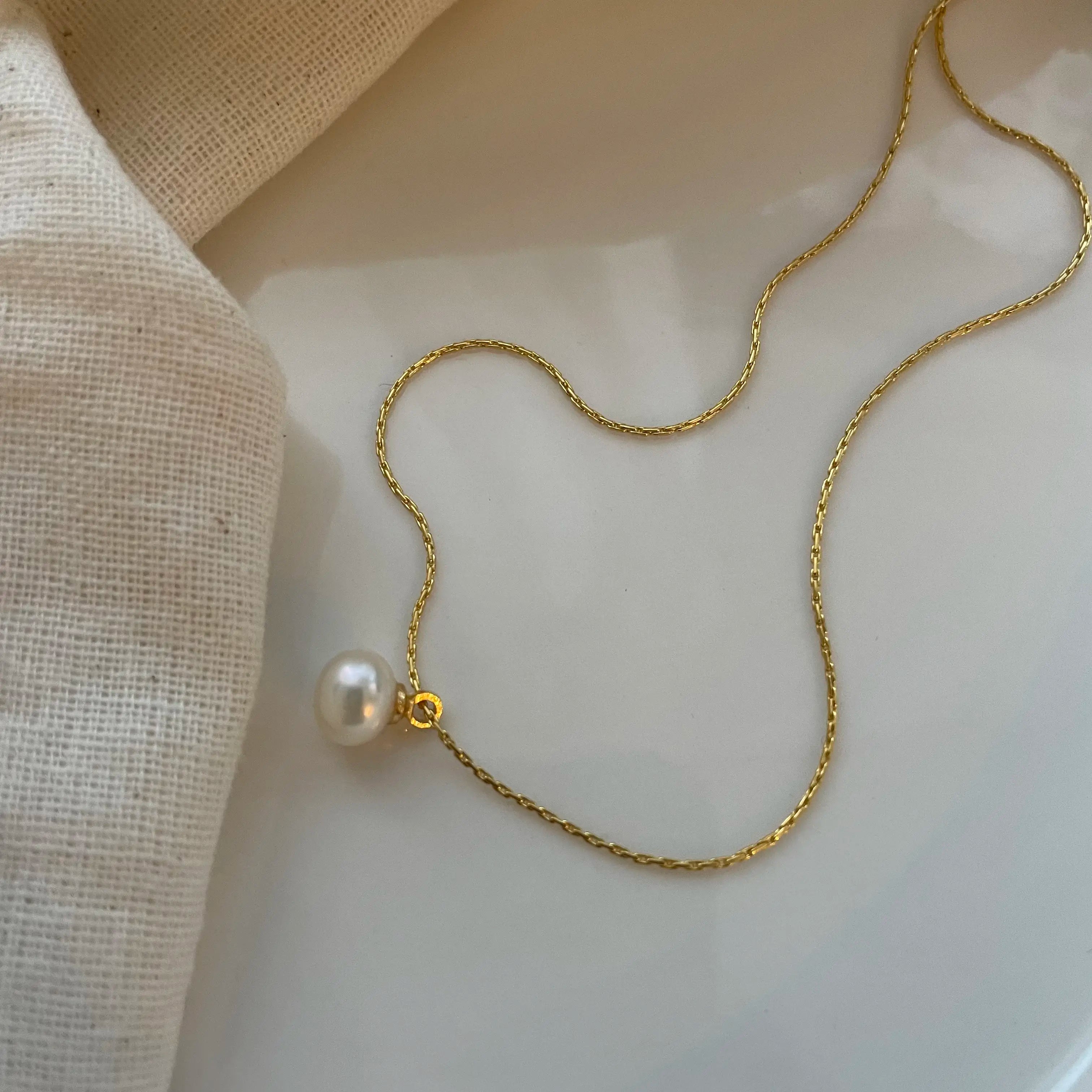 14K Gold Delicate Pearl Pendant Necklace