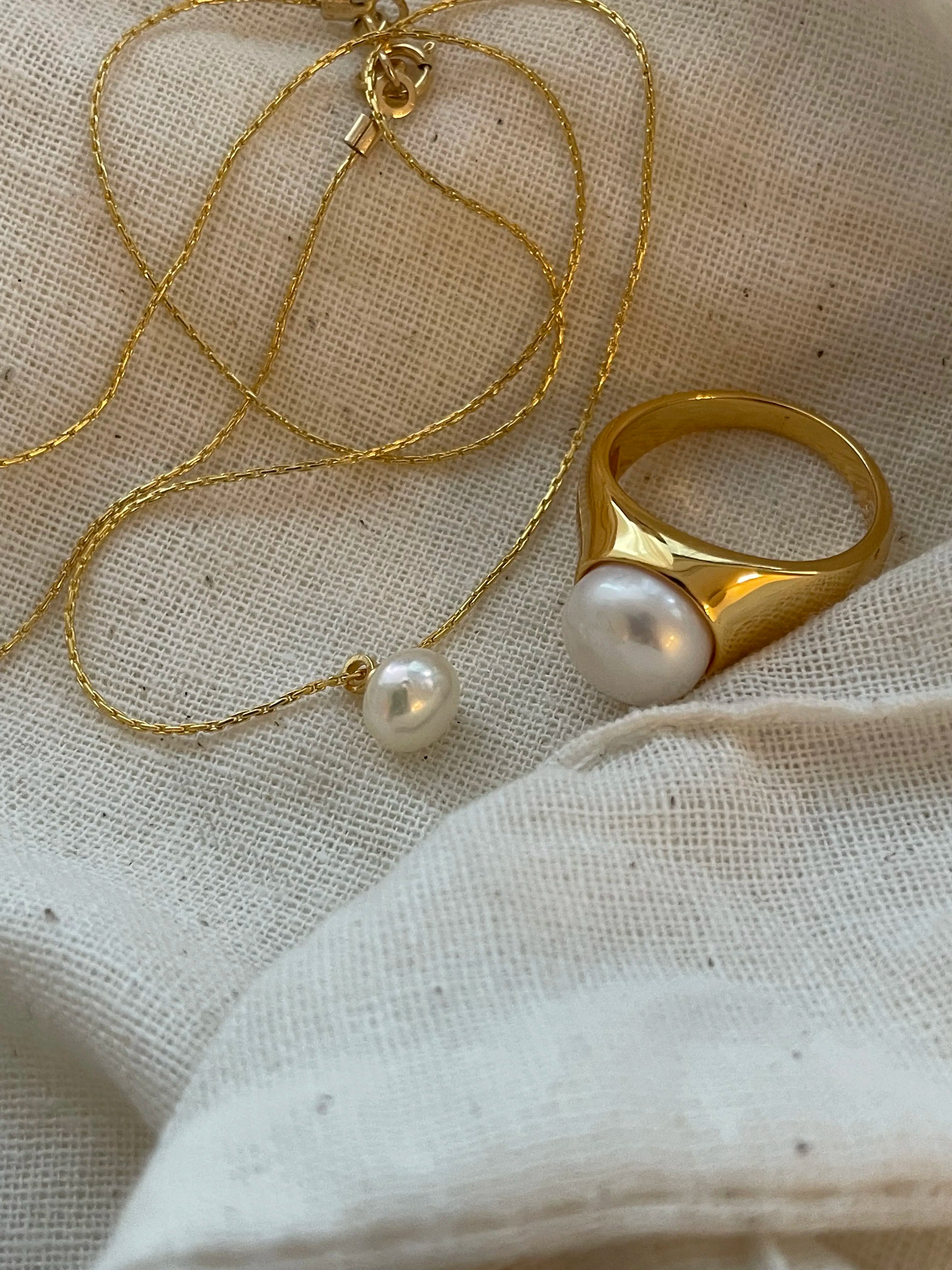 14K Gold Delicate Pearl Pendant Necklace
