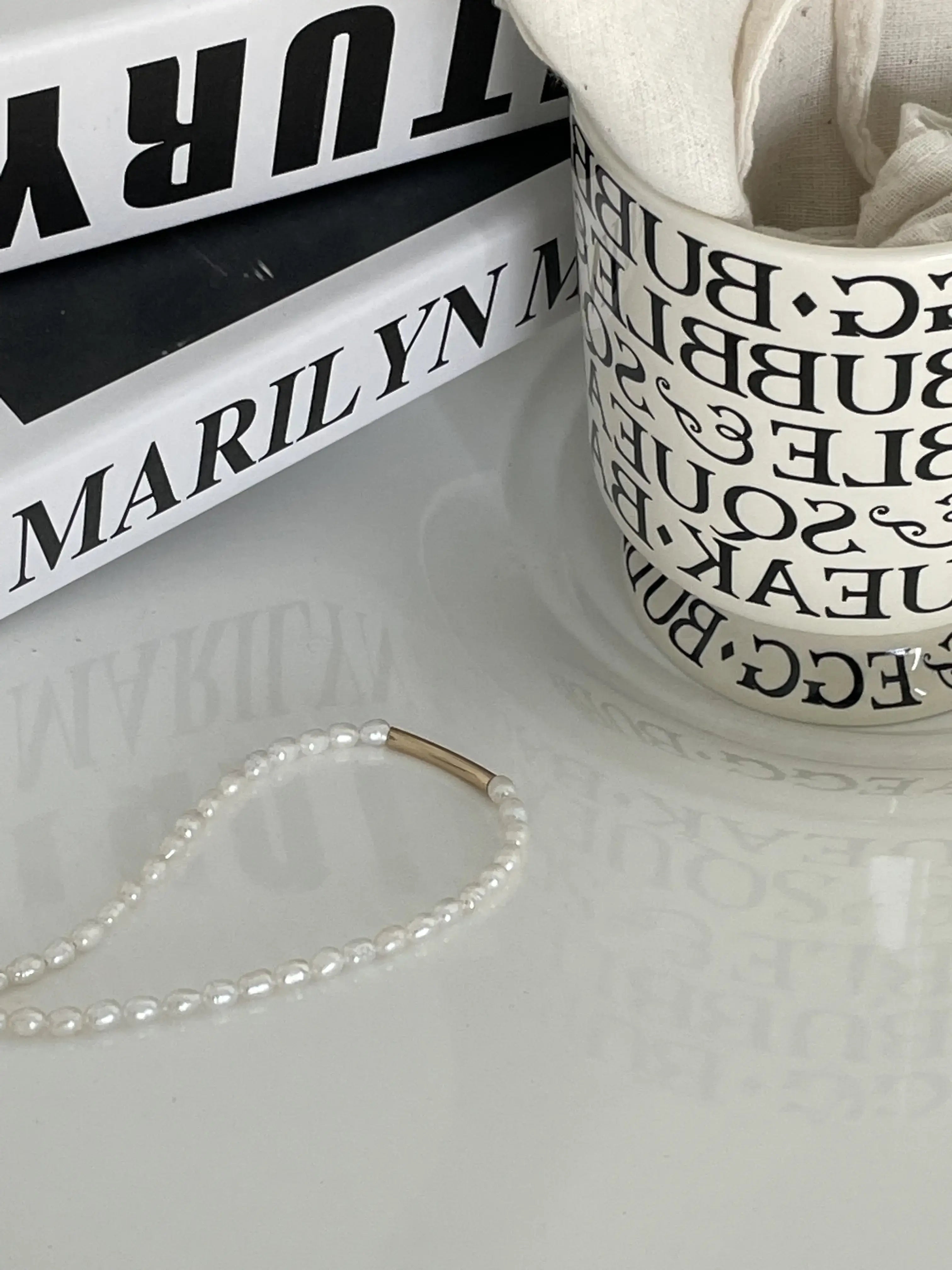 14K Gold Smile-Curve Pearl Necklace