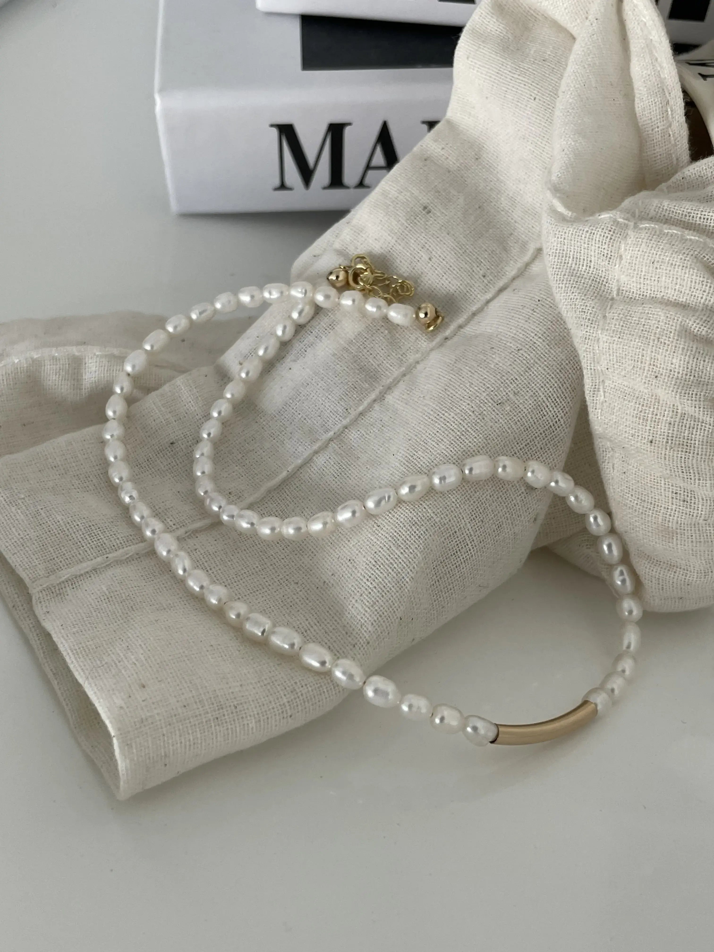 14K Gold Smile-Curve Pearl Necklace