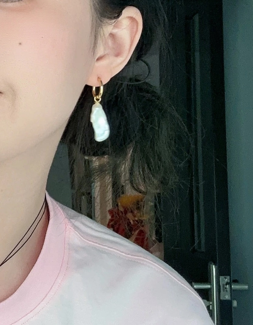 Linear Grace Earrings – 18K Gold Baroque Pearl Drops