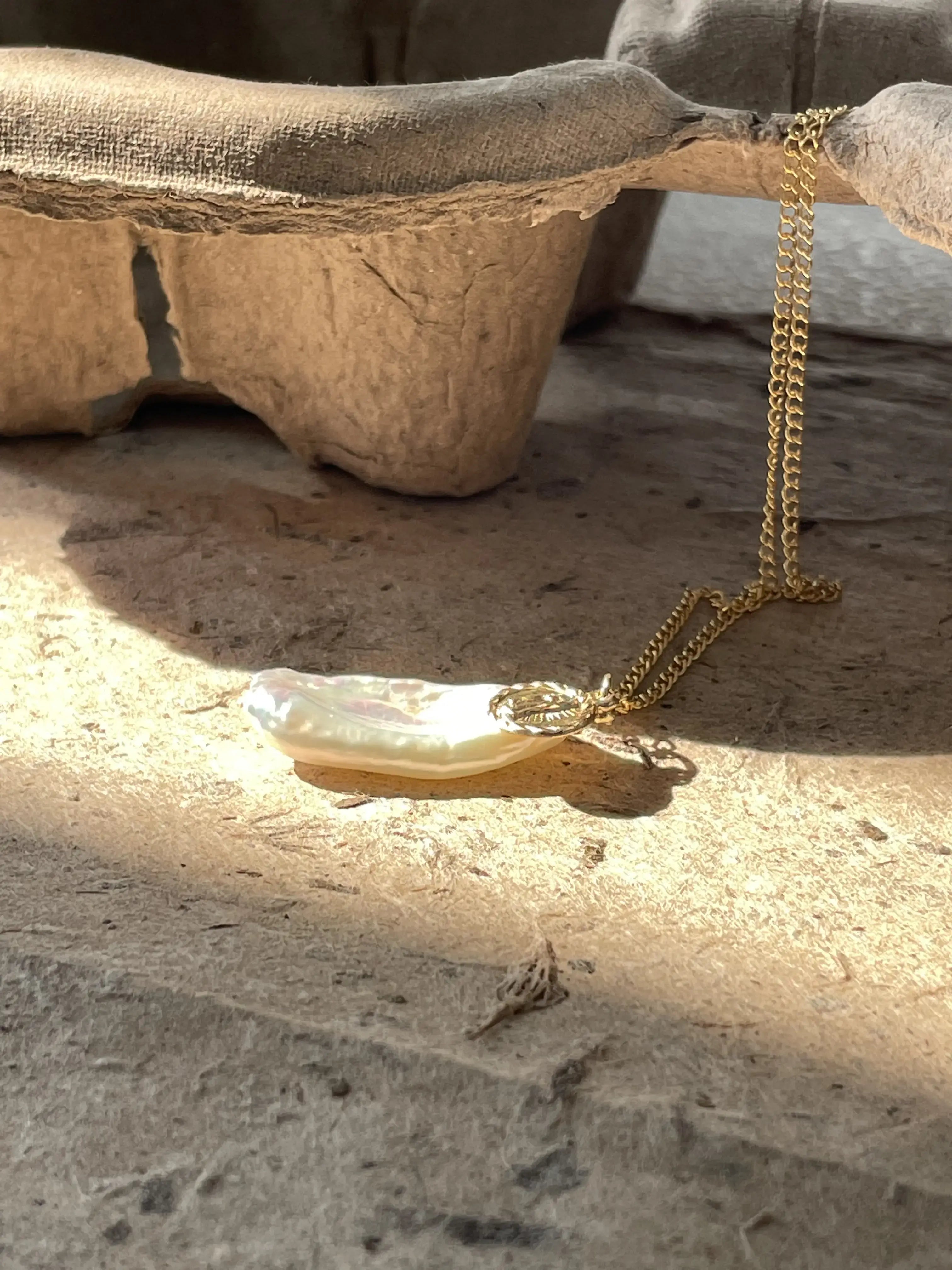 14K Gold Single Petal Pearl Pendant Necklace