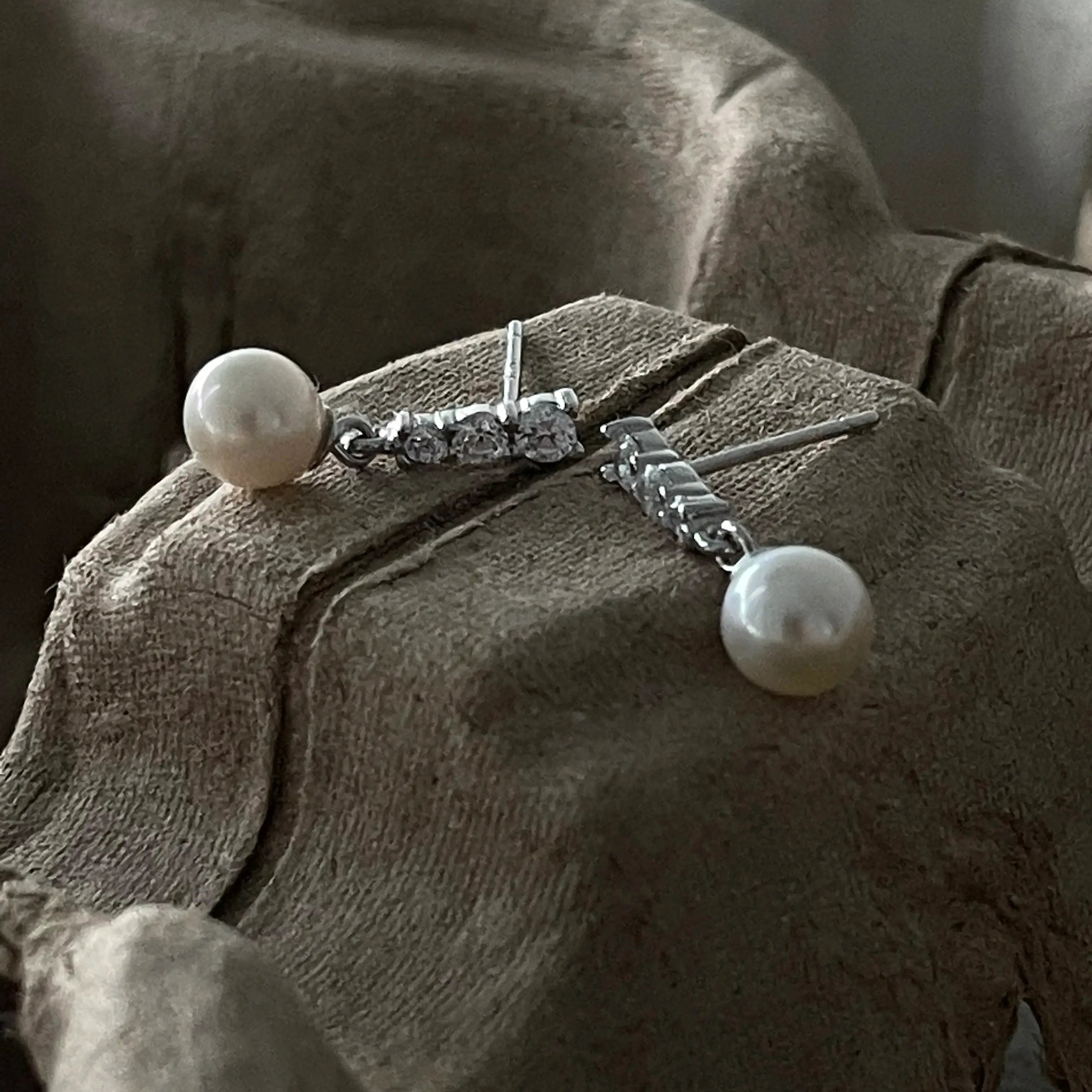 Noble Charm Studs – Pearl and Zircon Earrings