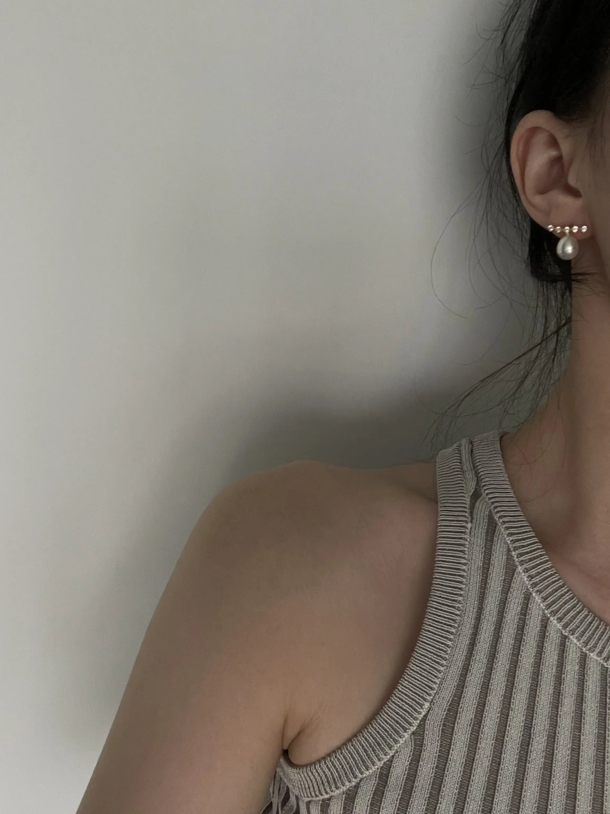 Radiant Line Earrings – Teardrop Pearl Studs