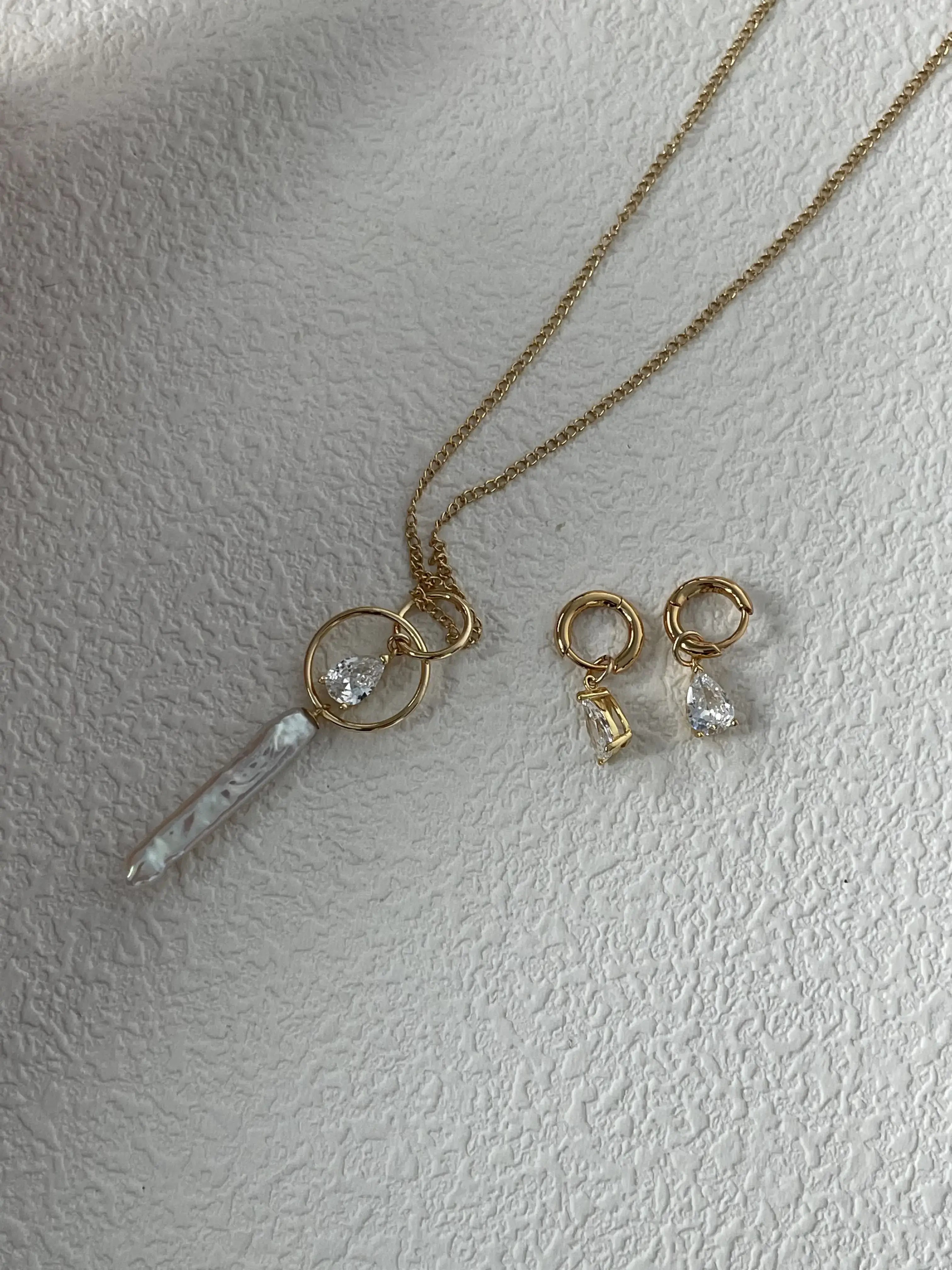 14K Gold Elongated Baroque Pearl Pendant Necklace