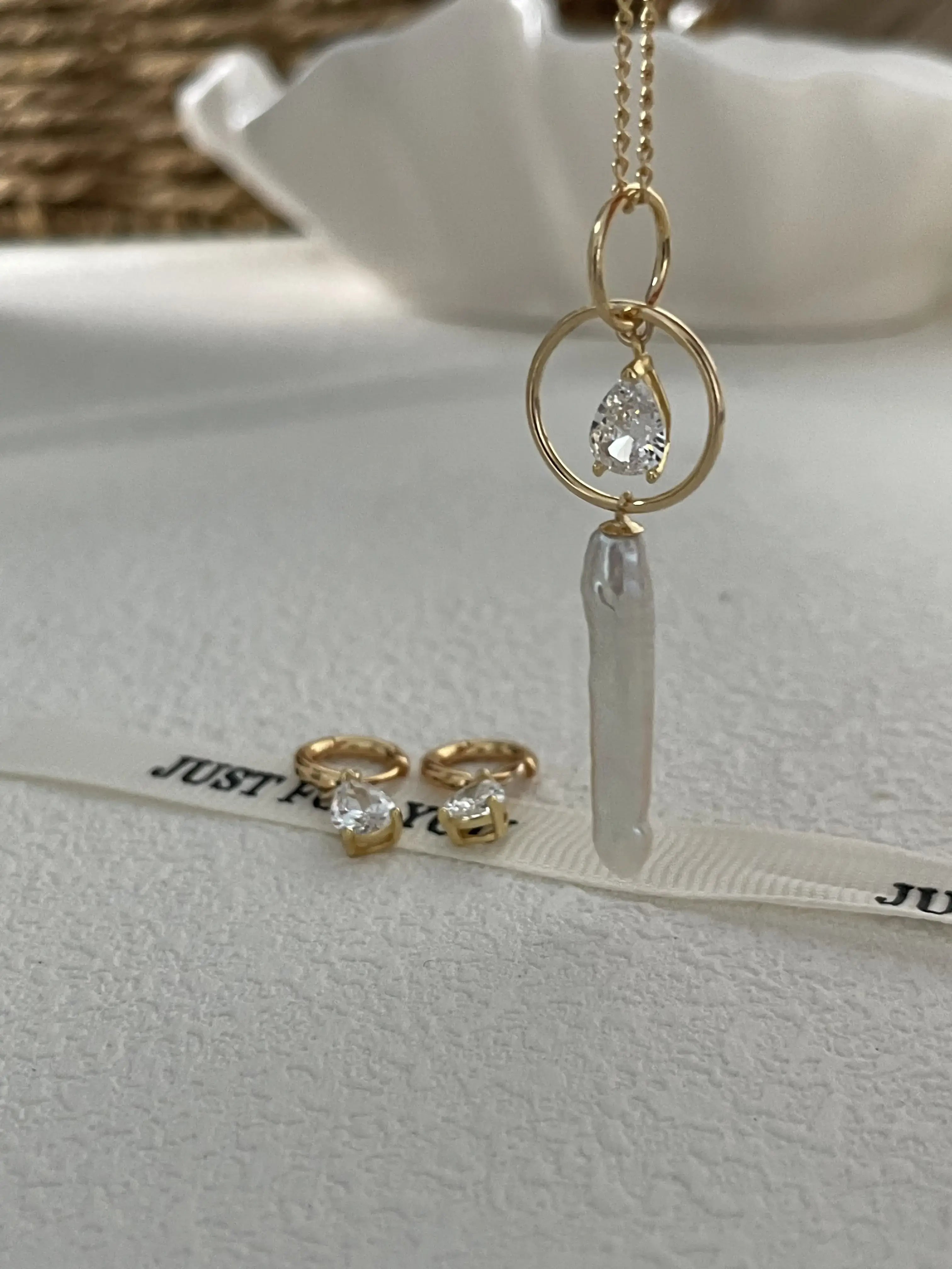 14K Gold Elongated Baroque Pearl Pendant Necklace