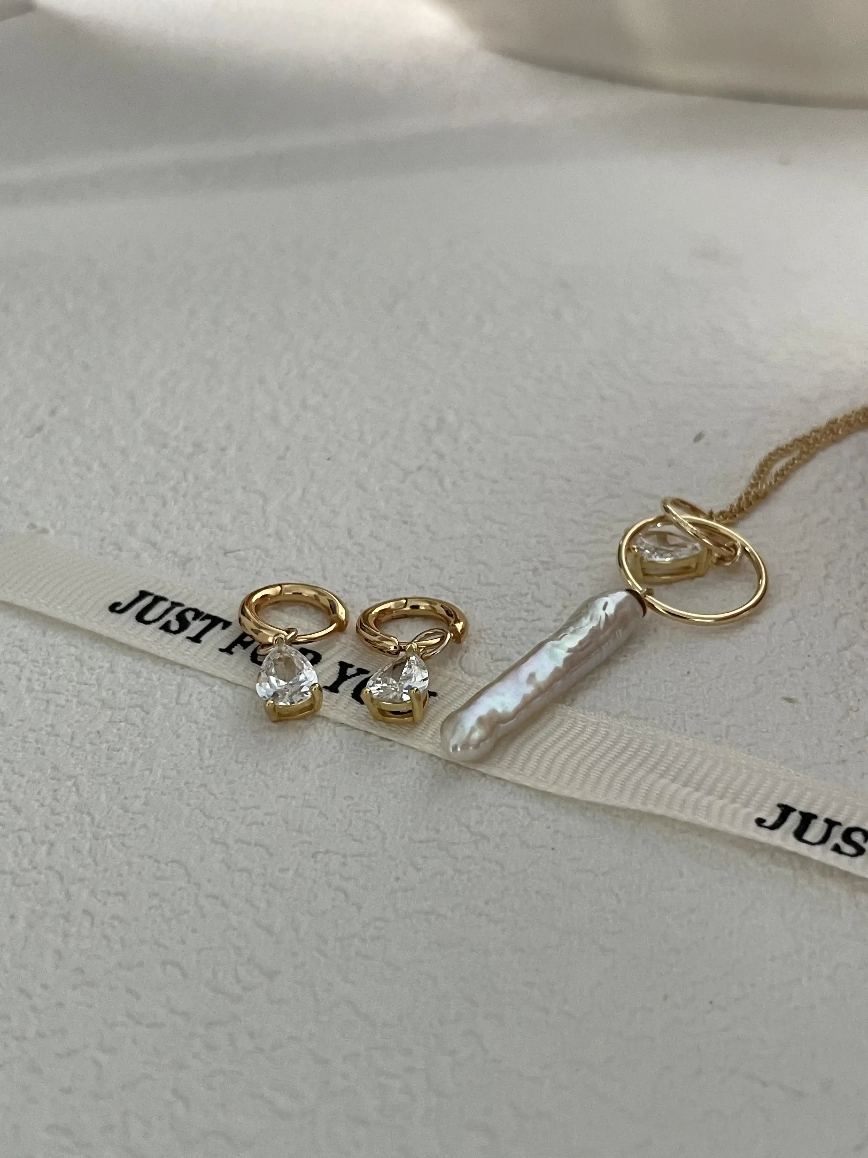 14K Gold Elongated Baroque Pearl Pendant Necklace