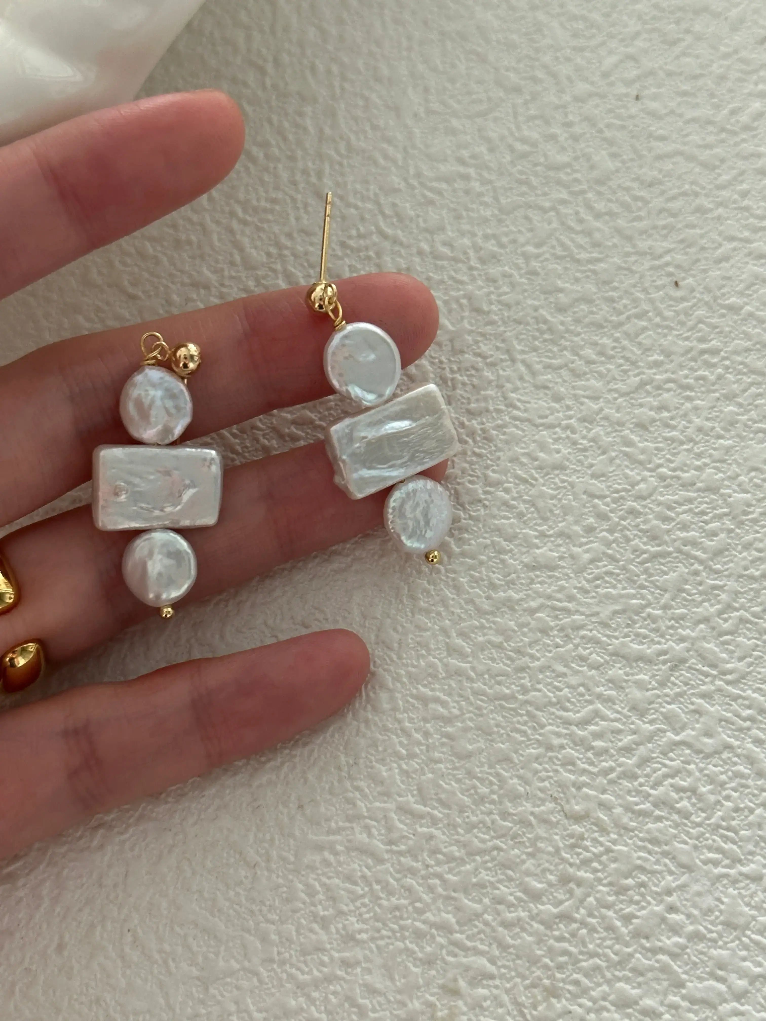 Geometric Elegance Earrings – 18K Gold Baroque Pearls