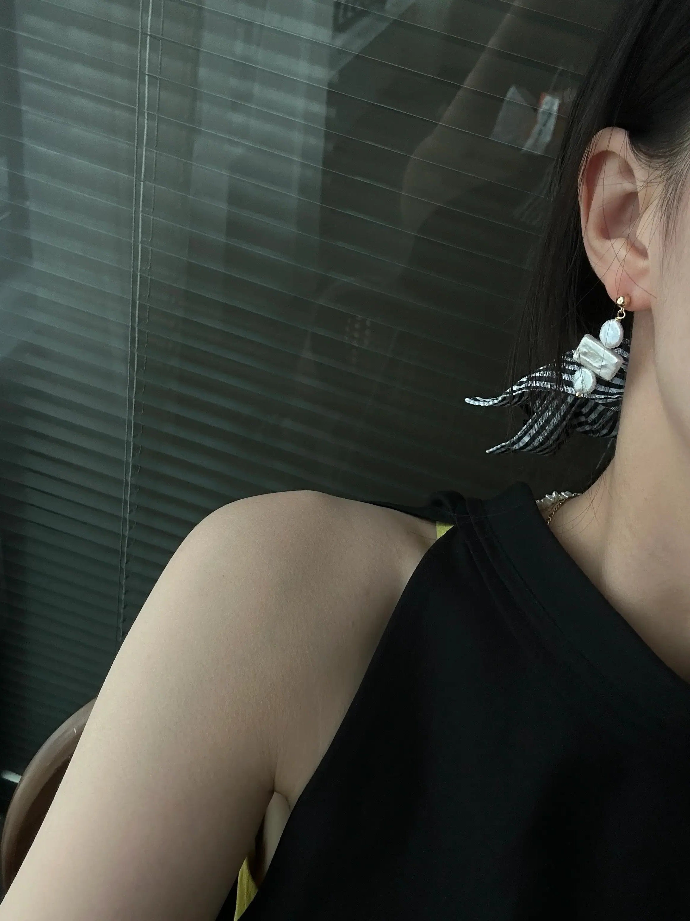 Geometric Elegance Earrings – 18K Gold Baroque Pearls