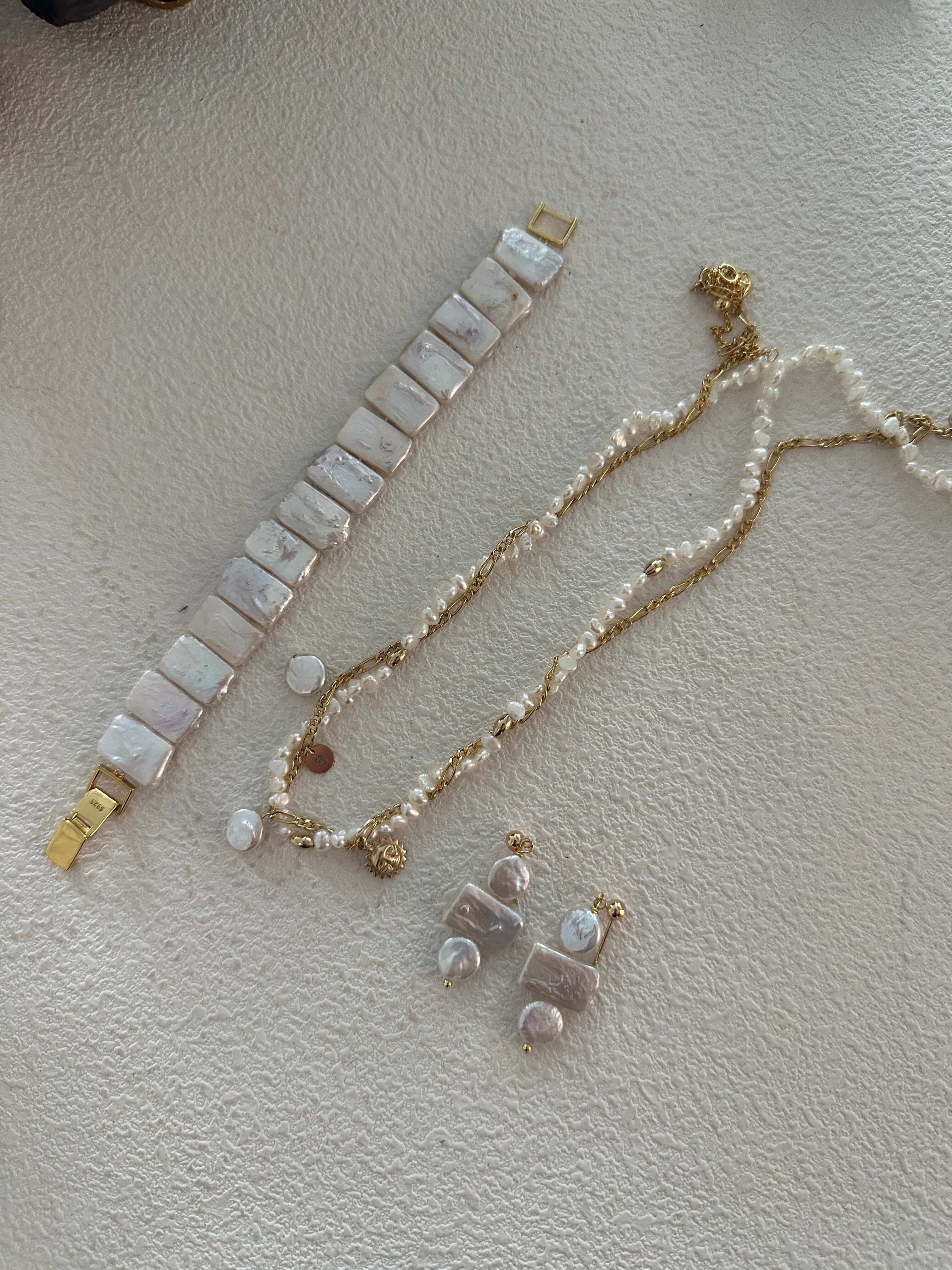 Geometric Elegance Earrings – 18K Gold Baroque Pearls