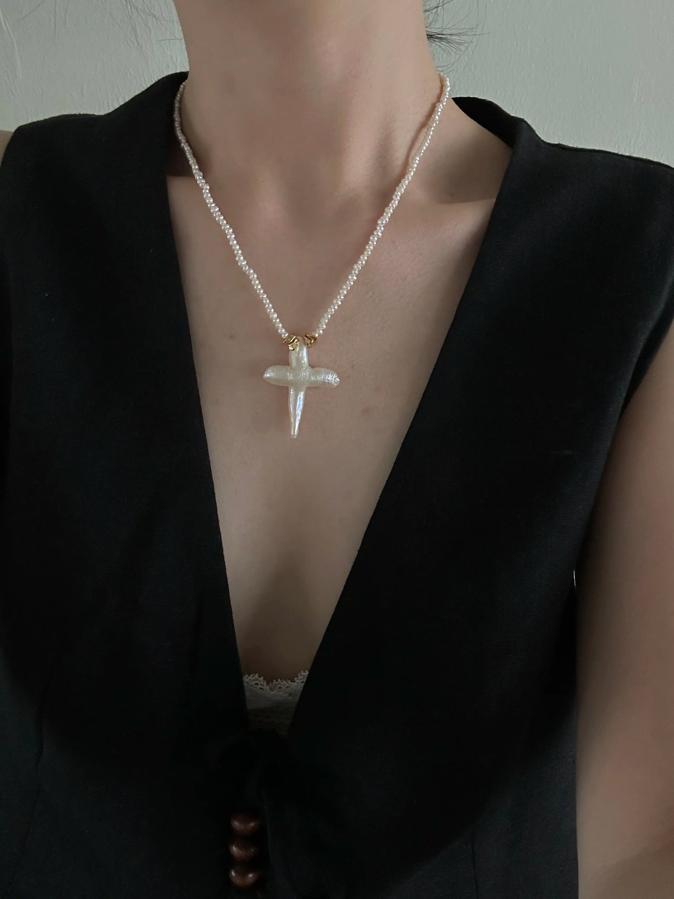 Cross Baroque Pearl Pendant Necklace