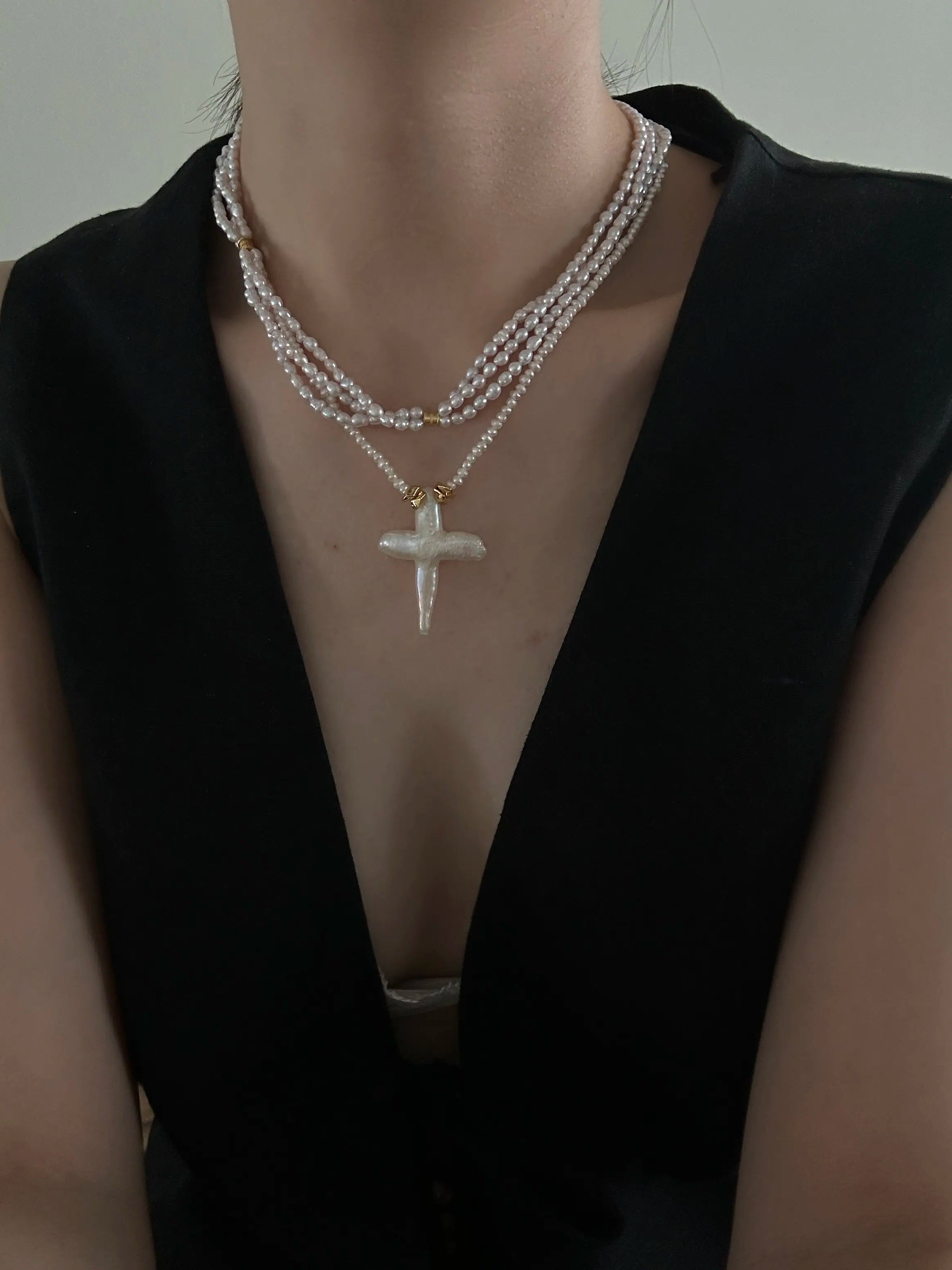 Cross Baroque Pearl Pendant Necklace