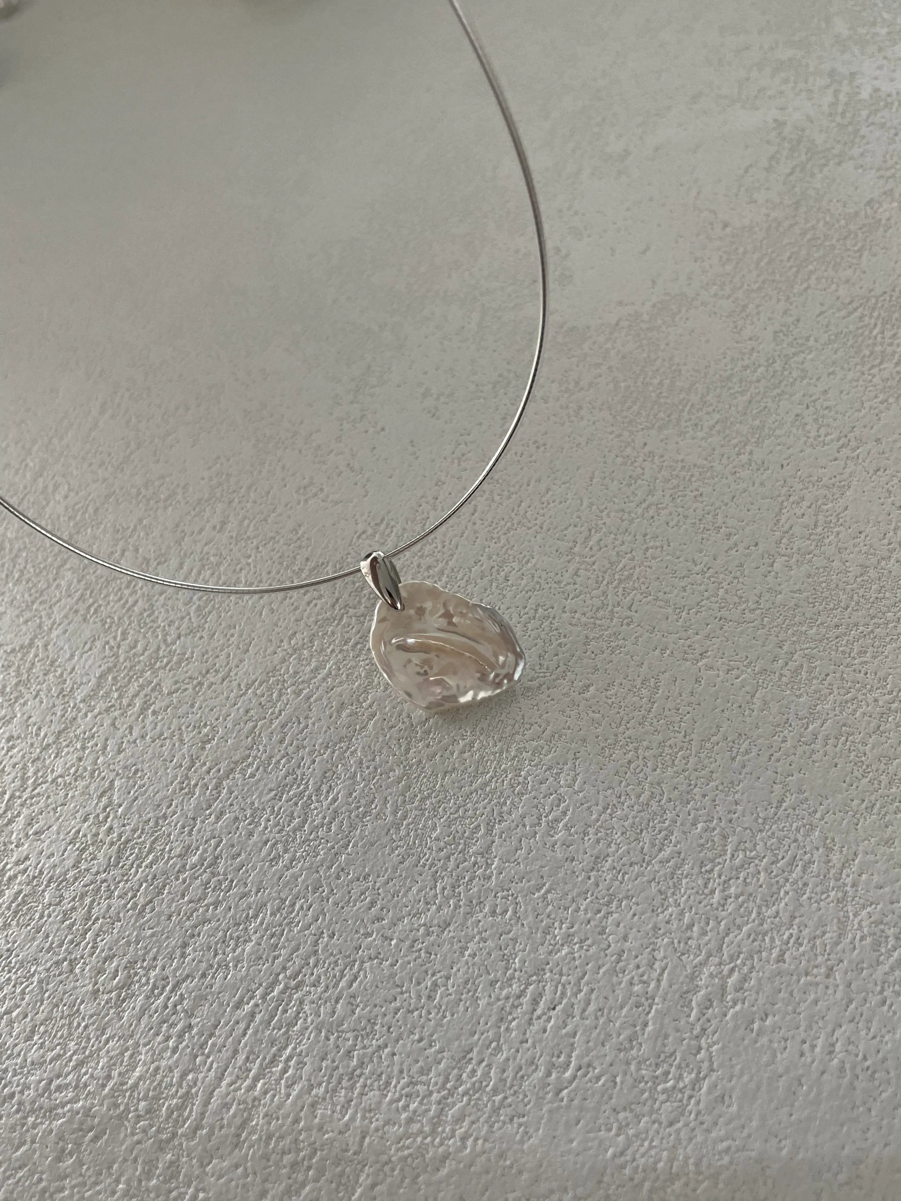 Elegant Petal Baroque Pearl Pendant Choker with Silver Wire