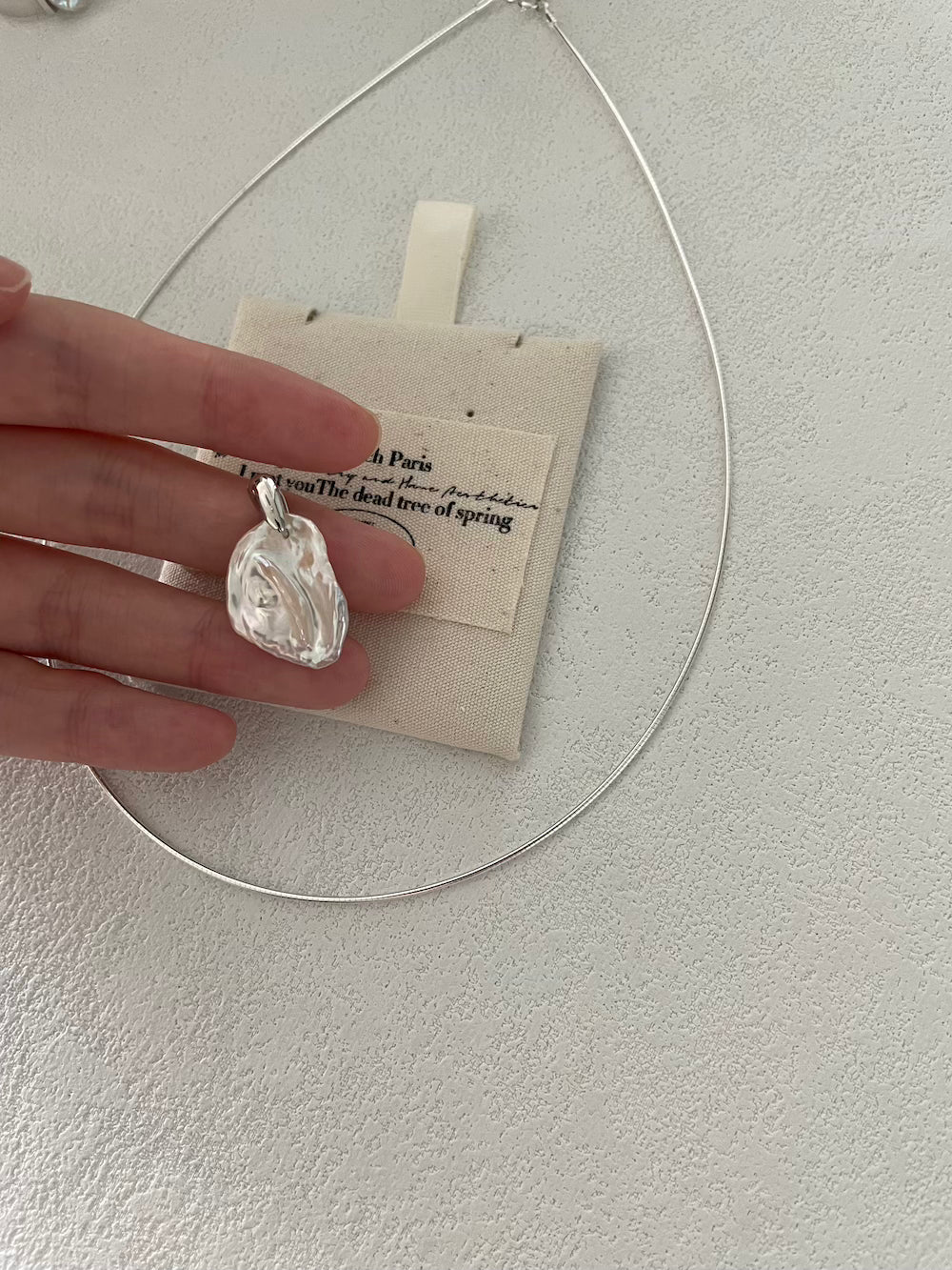 Elegant Petal Baroque Pearl Pendant Choker with Silver Wire