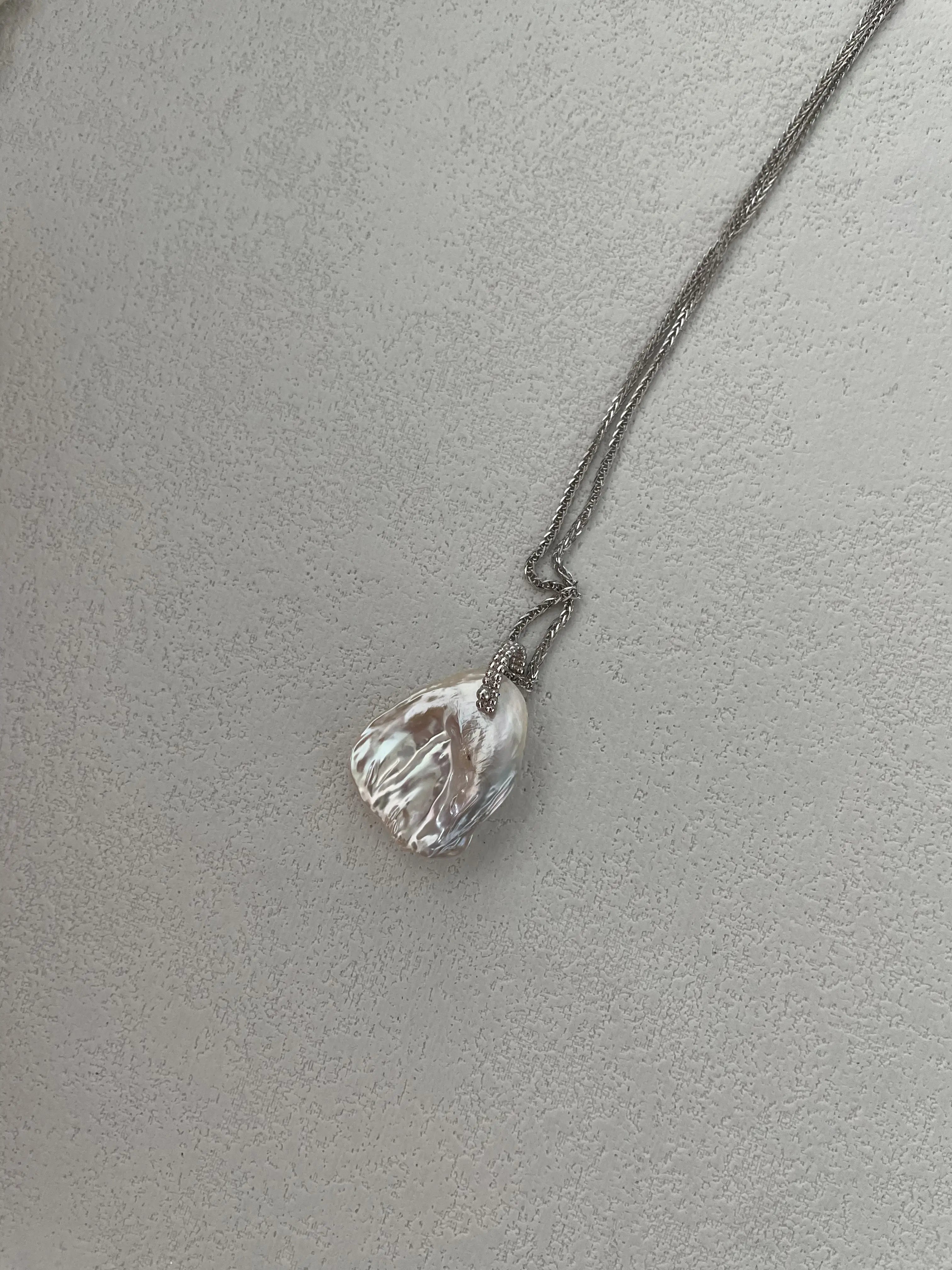 Elegant Petal Baroque Pearl Pendant Necklace