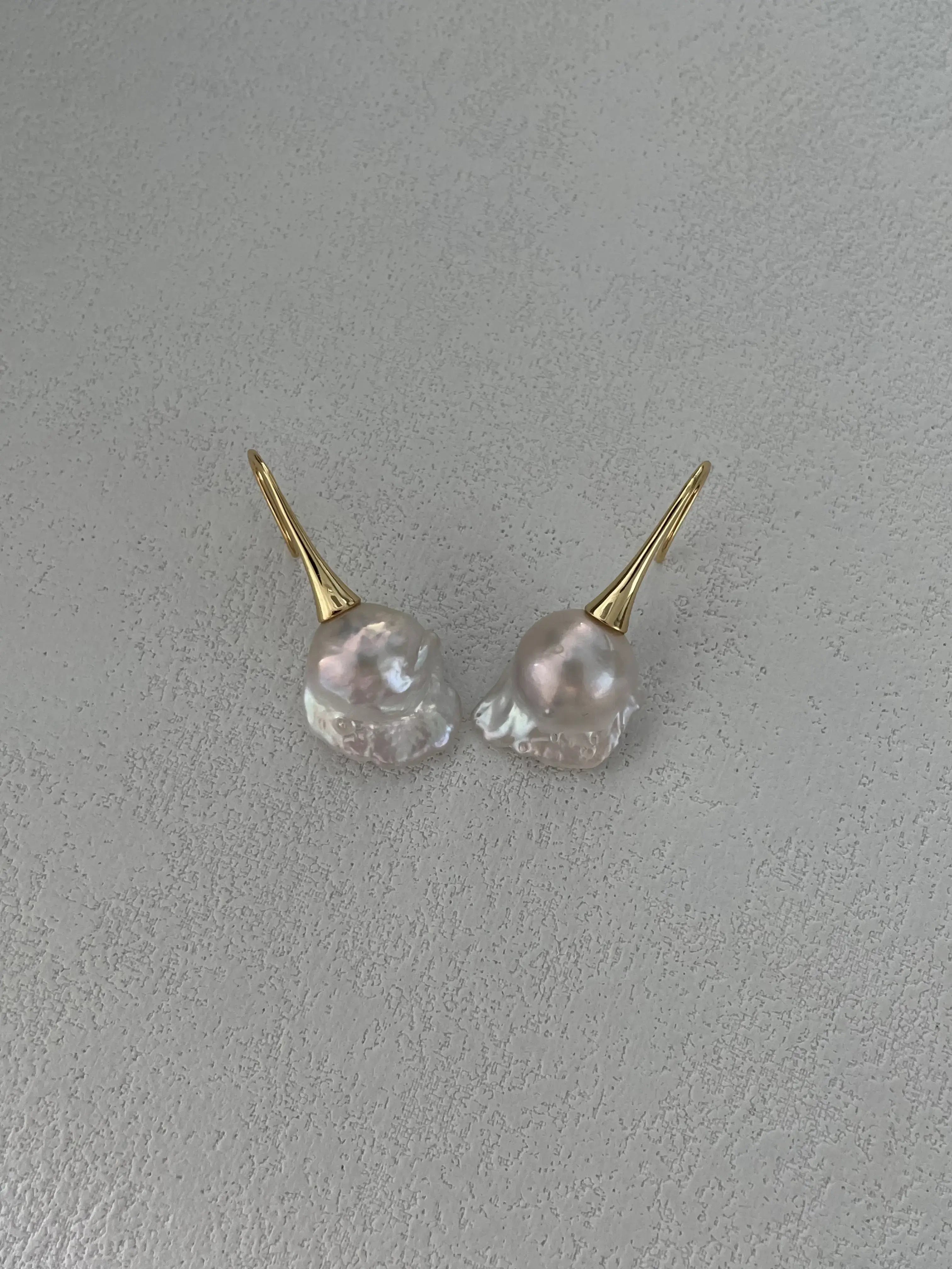 Elegant Stiletto Earrings – 18K Gold & Baroque Pearls
