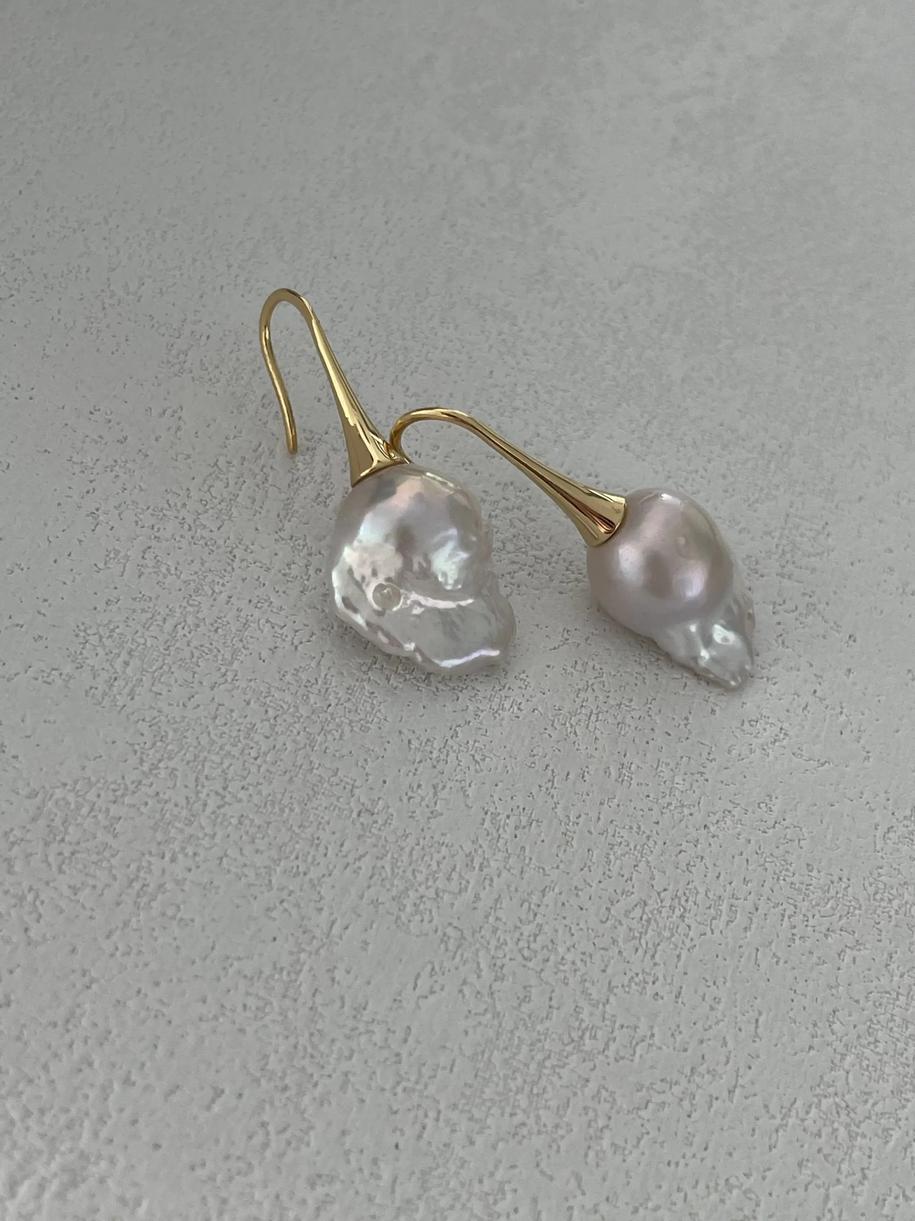 Elegant Stiletto Earrings – 18K Gold & Baroque Pearls