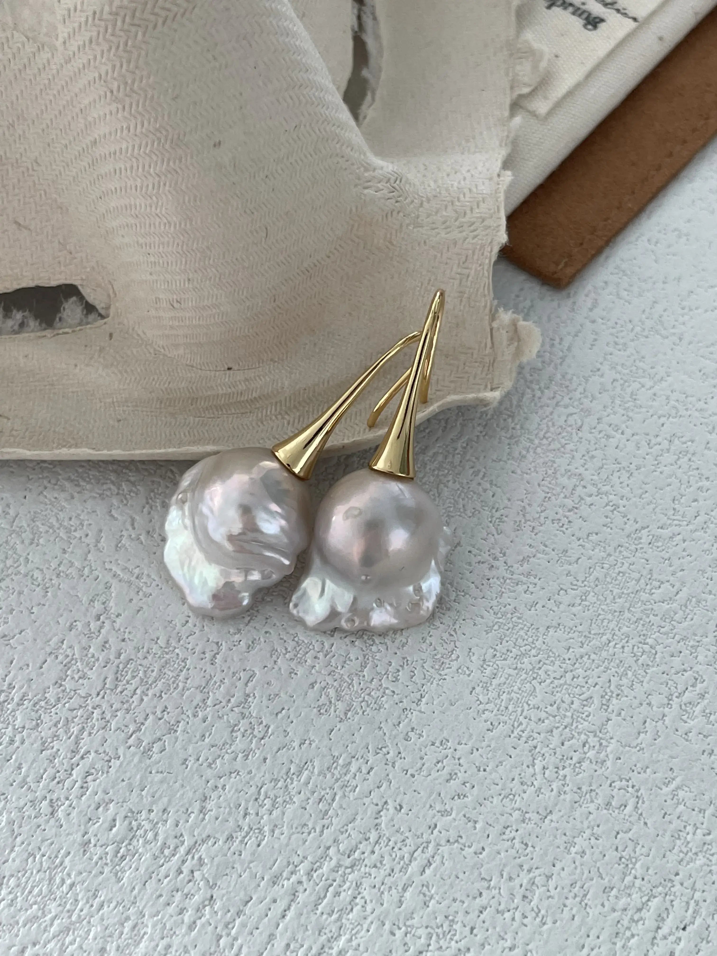 Elegant Stiletto Earrings – 18K Gold & Baroque Pearls