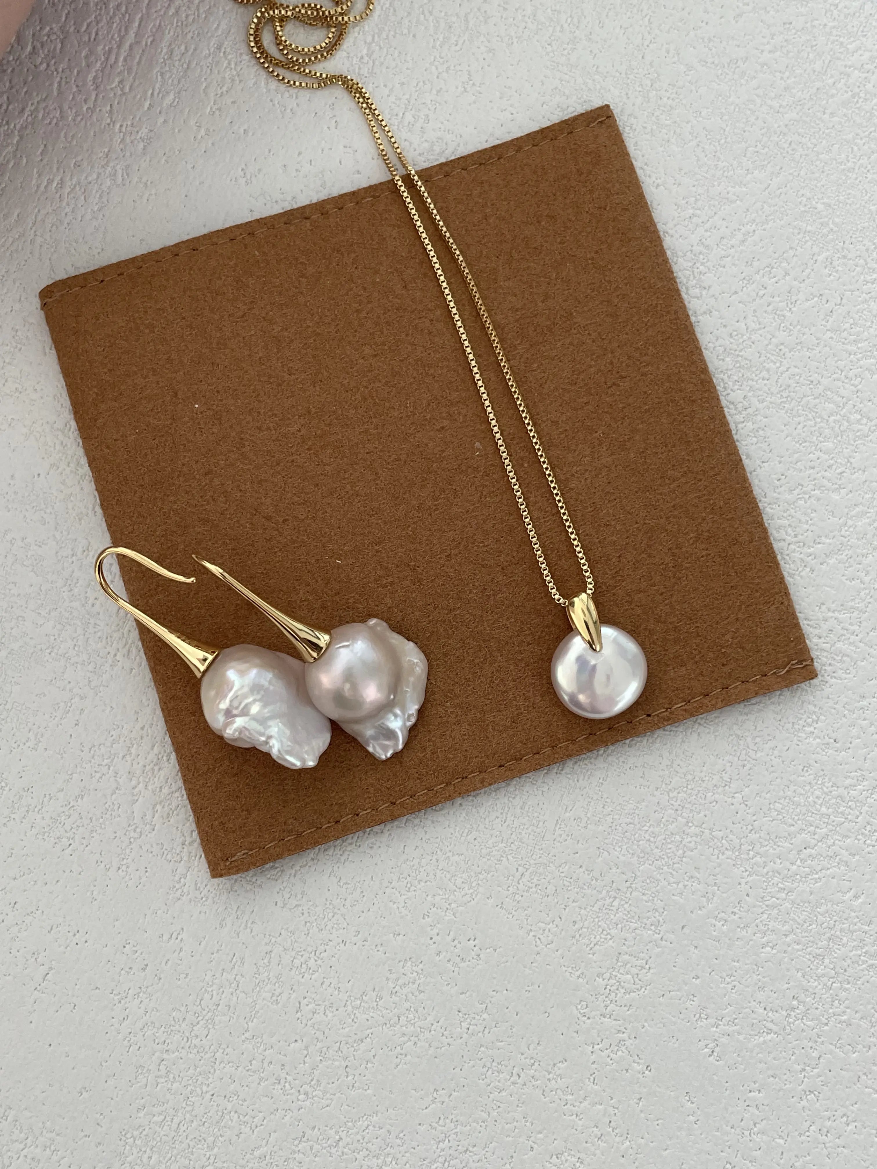 14K Gold Disc Freshwater Baroque Pearl Pendant Necklace