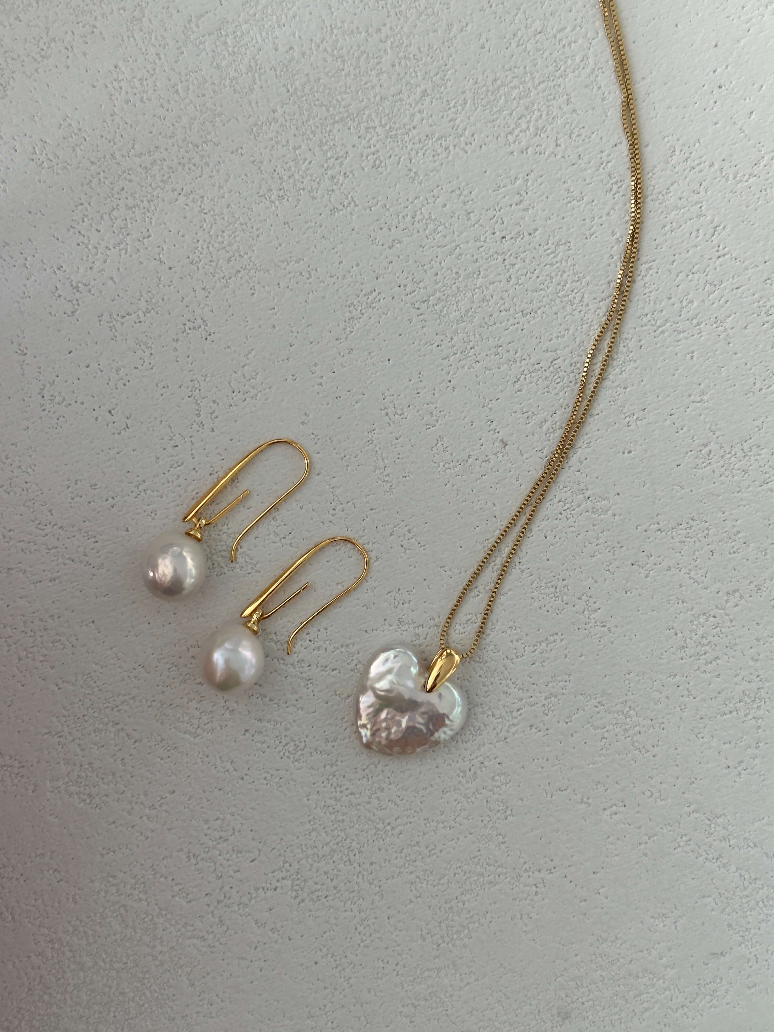 14K Gold Heart Baroque Pearl Pendant Necklace