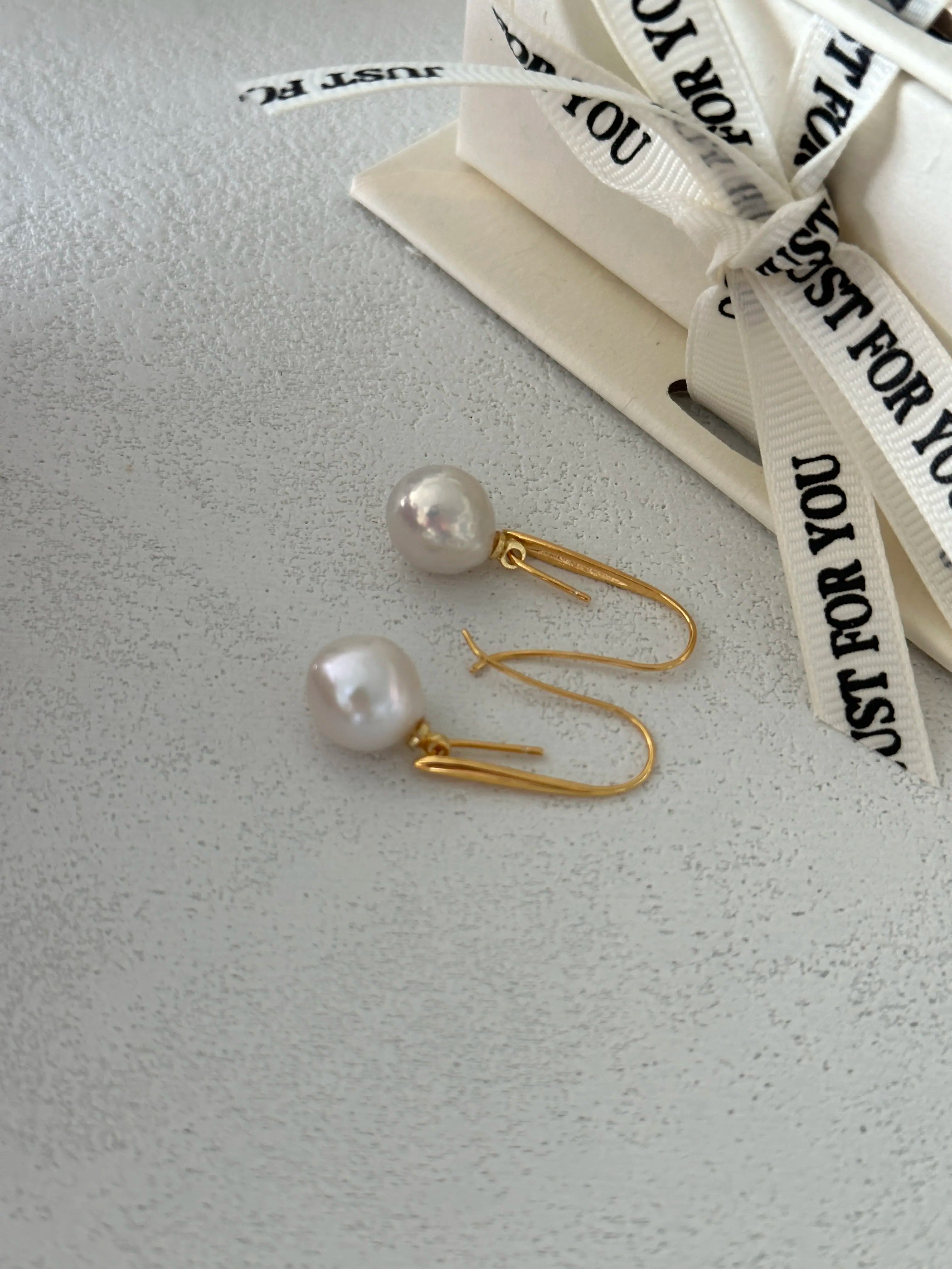 18K Gold Paperclip Freshwater Pearl Earrings