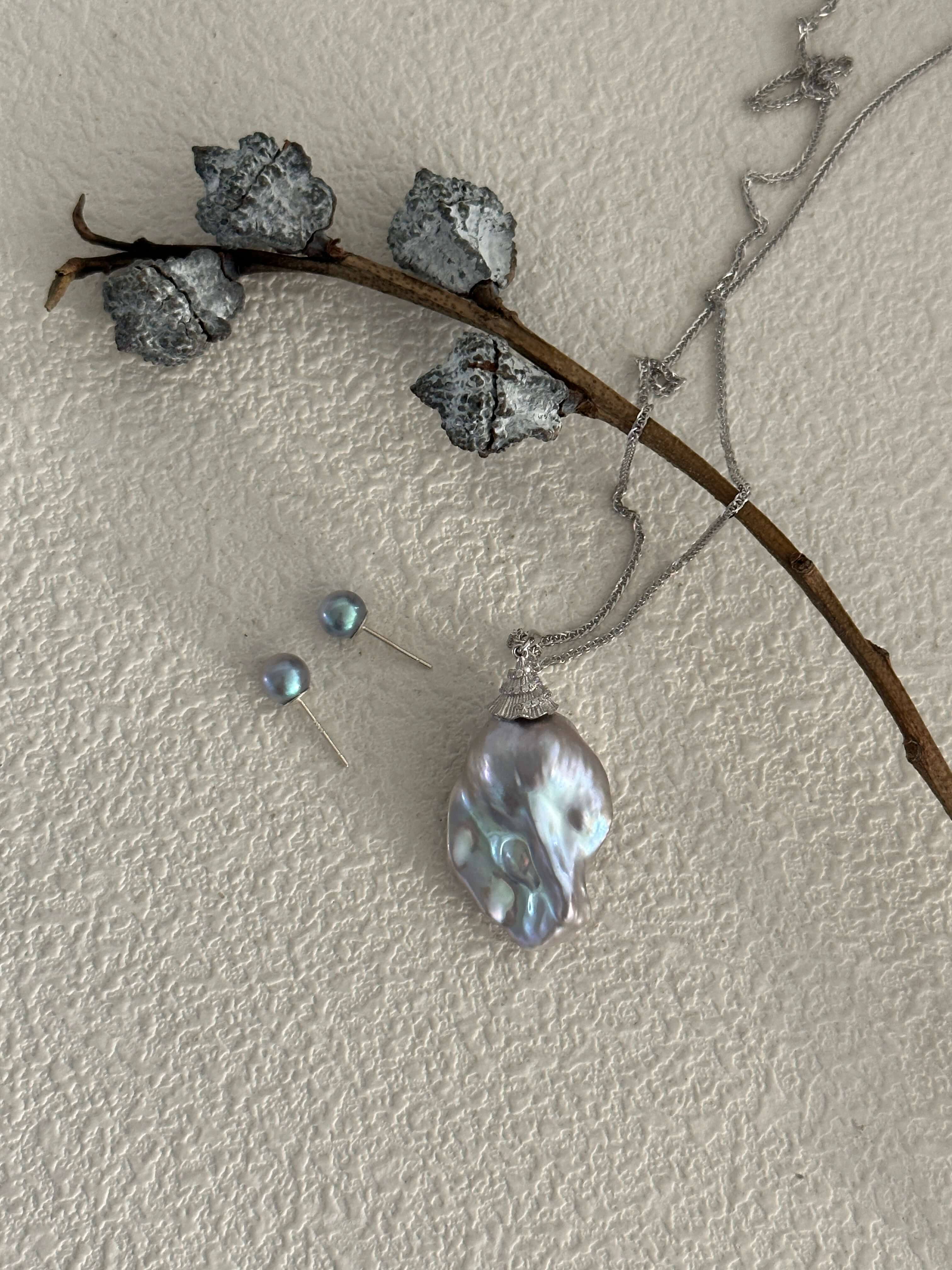 Platinum Gray Baroque Pearl Pendant Necklace