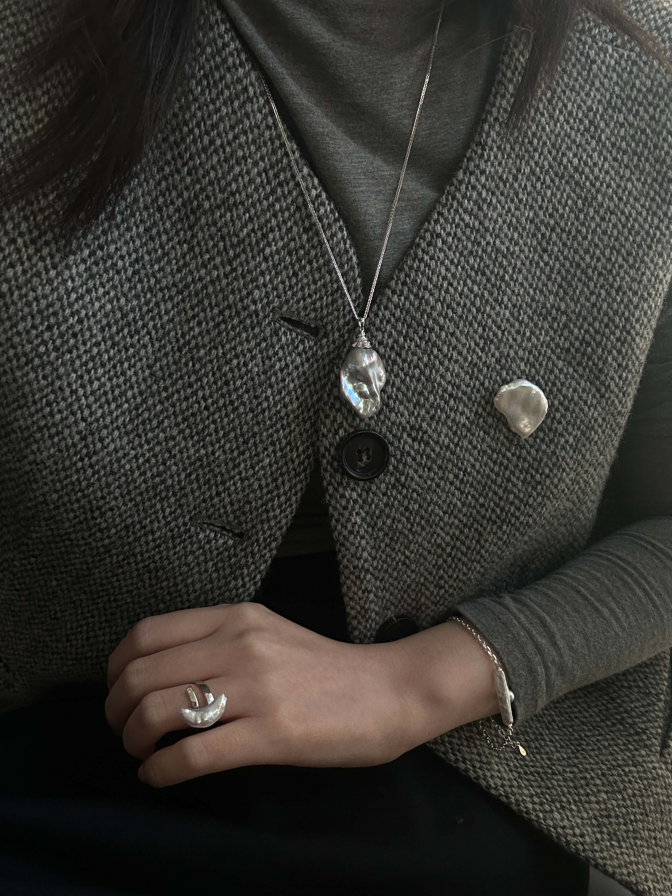 Platinum Gray Baroque Pearl Pendant Necklace