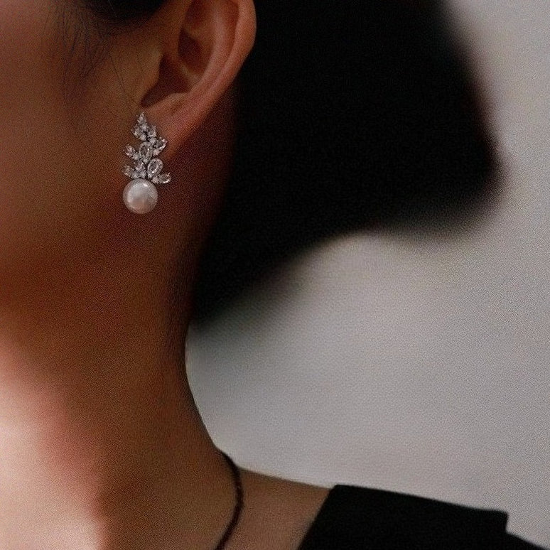 Starlit Grace – 11mm Freshwater Pearl Earrings