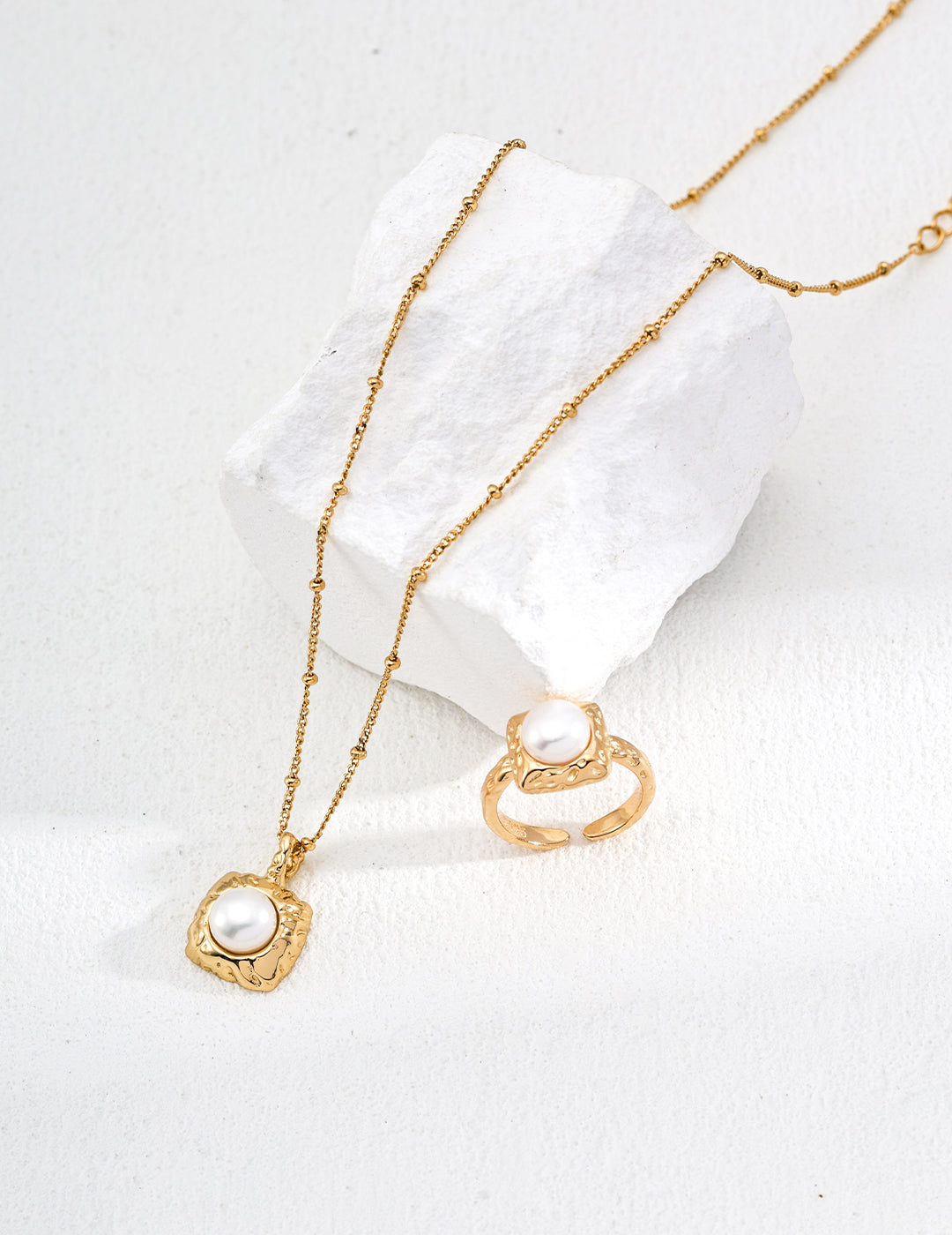 18k Gleam Forge Pearl Ring