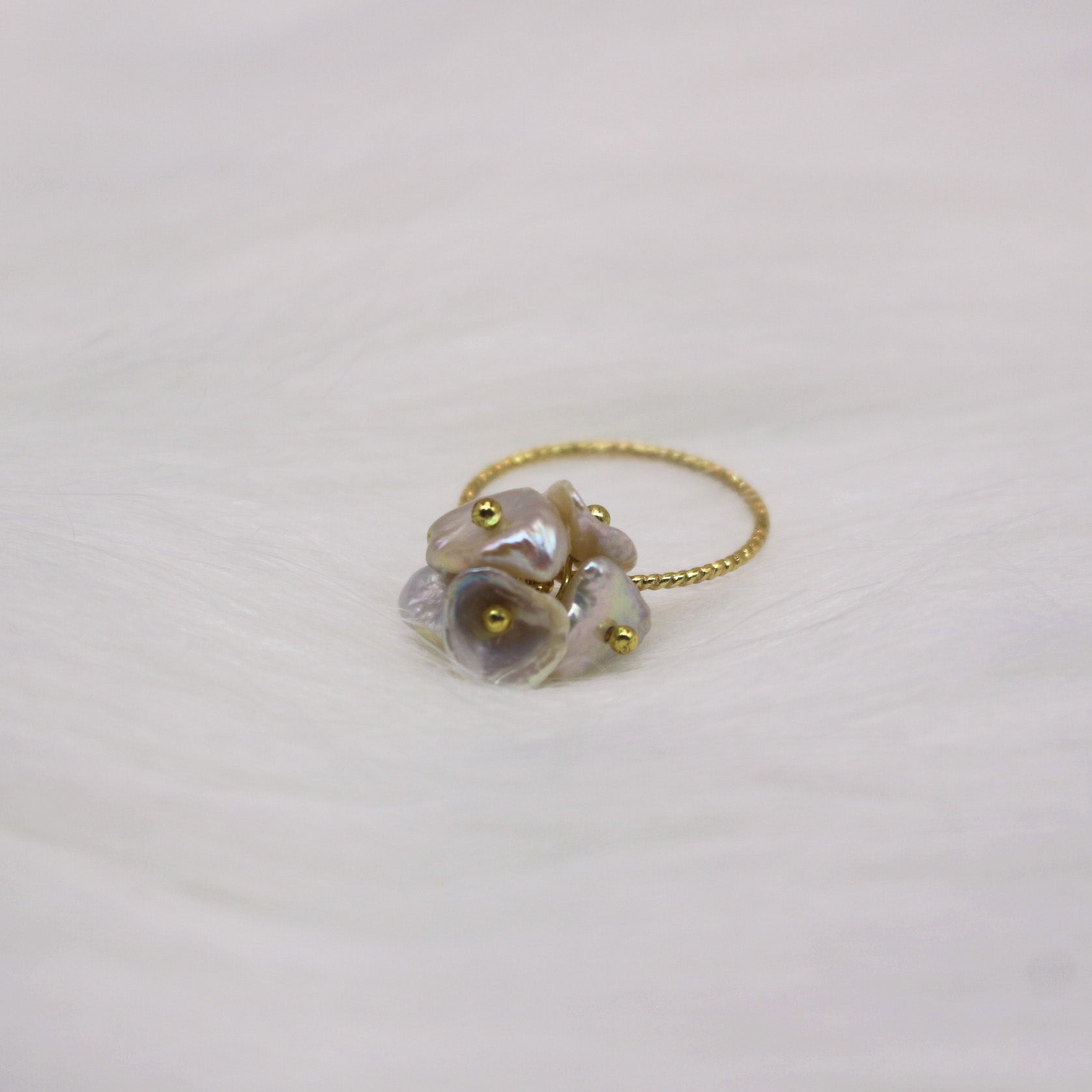 Flower-shaped freshwater keshi pearl ring-01