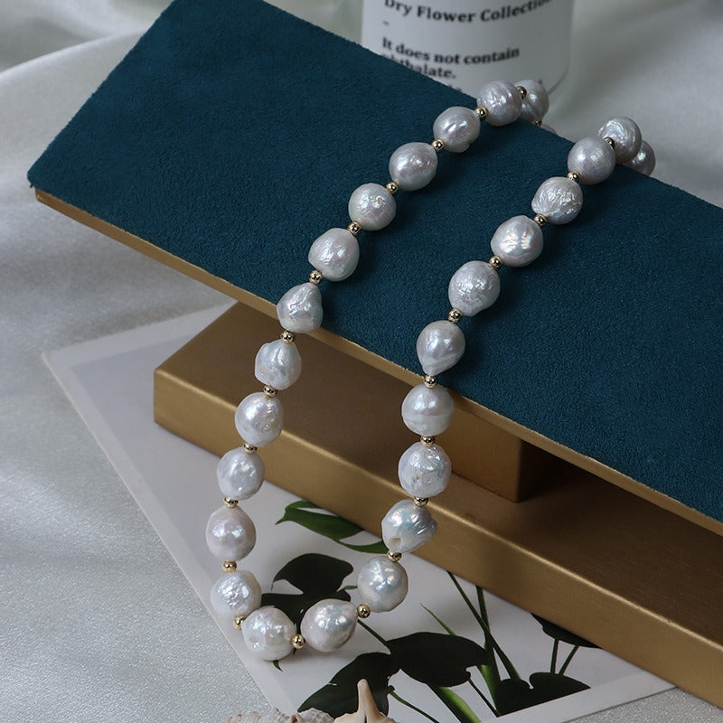Pearl details of the 9-10mm Freshwater Baroque Pearls