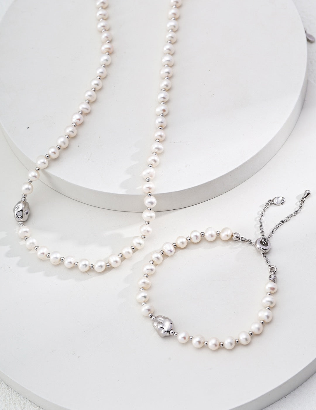 Golden Muse – Freshwater Pearl Necklace & Bracelet