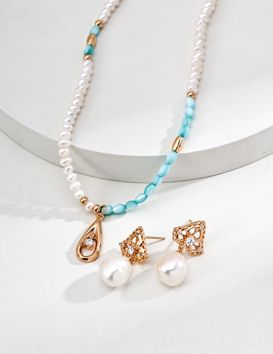 Ocean Dew – Blue Shell & Pearl Necklace