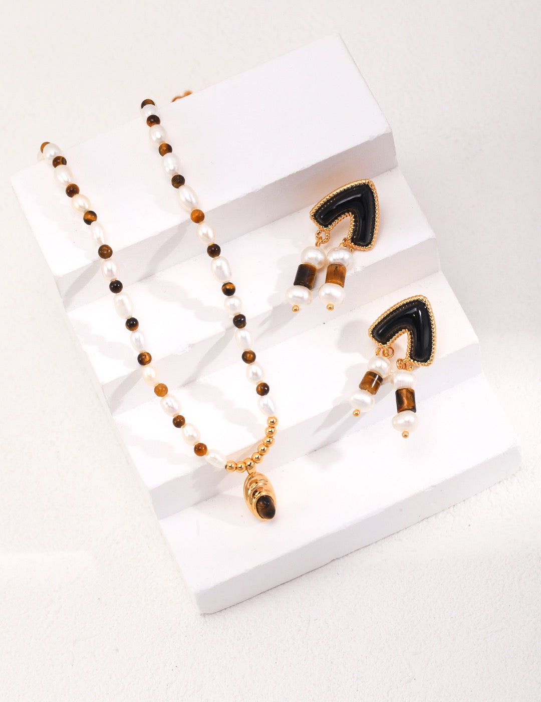 Golden Gaze – Tiger Eye & Pearl Pendant Necklace