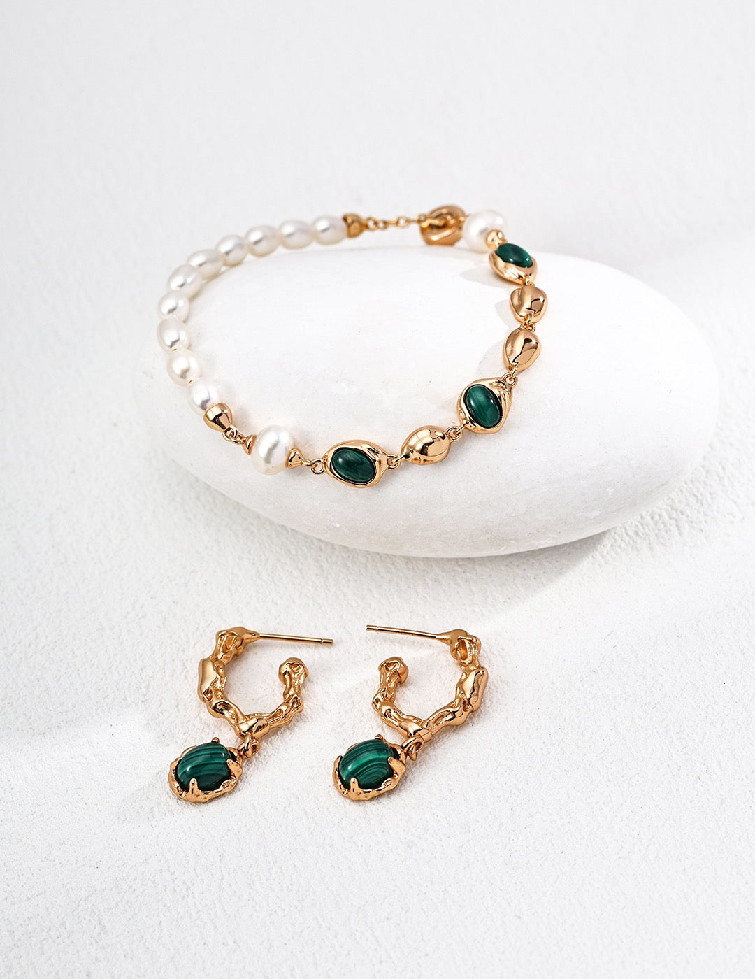 Emerald Glow – Malachite & Pearl Bracelet