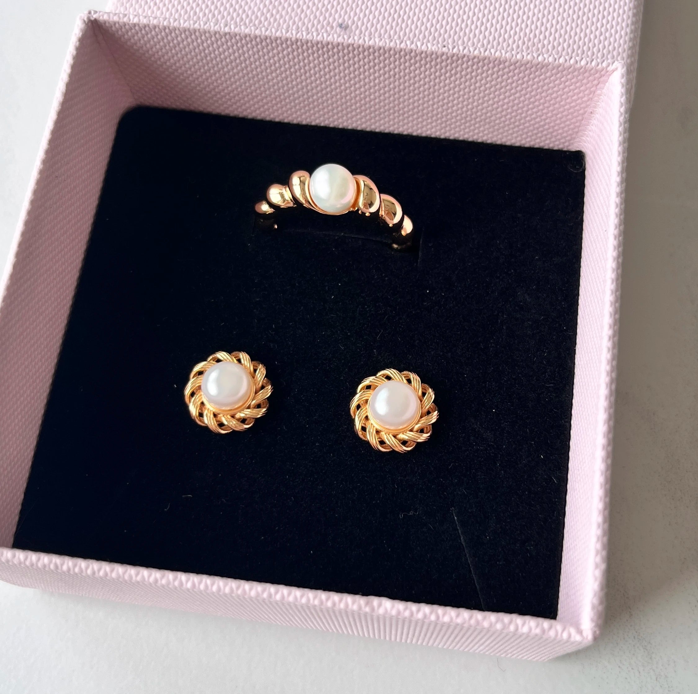 18K Aurelia's Embrace Ring