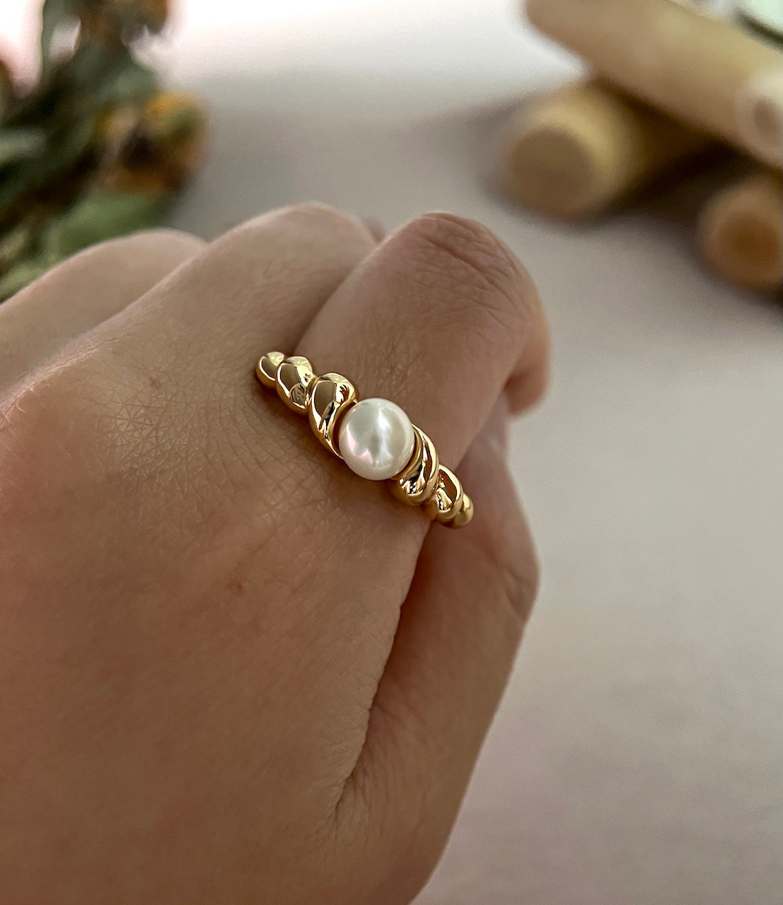 18K Aurelia's Embrace Ring