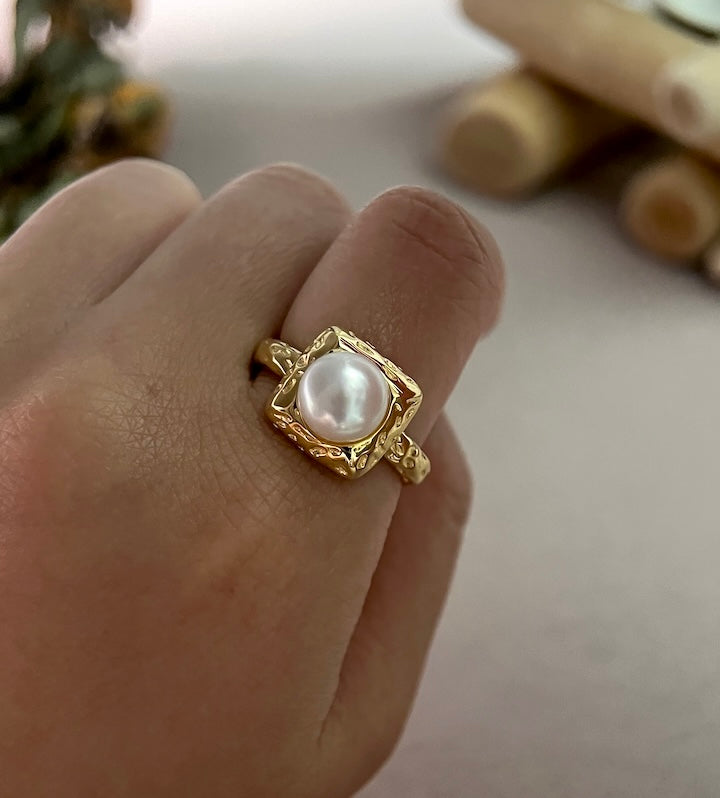 18k Gleam Forge Pearl Ring