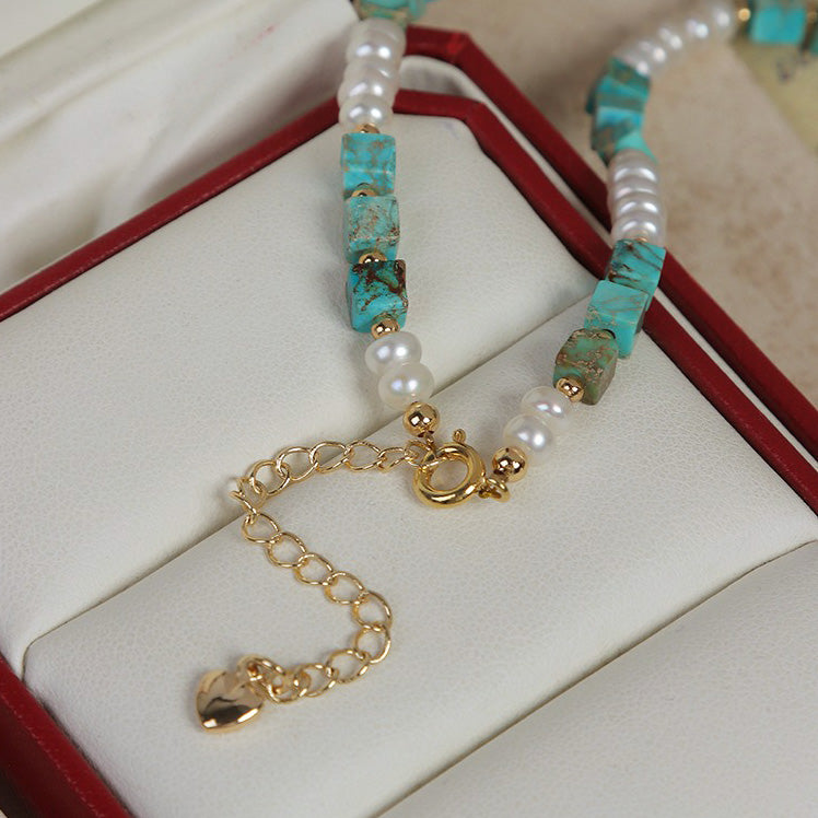 Details of Turquoise Pearl Bracelet