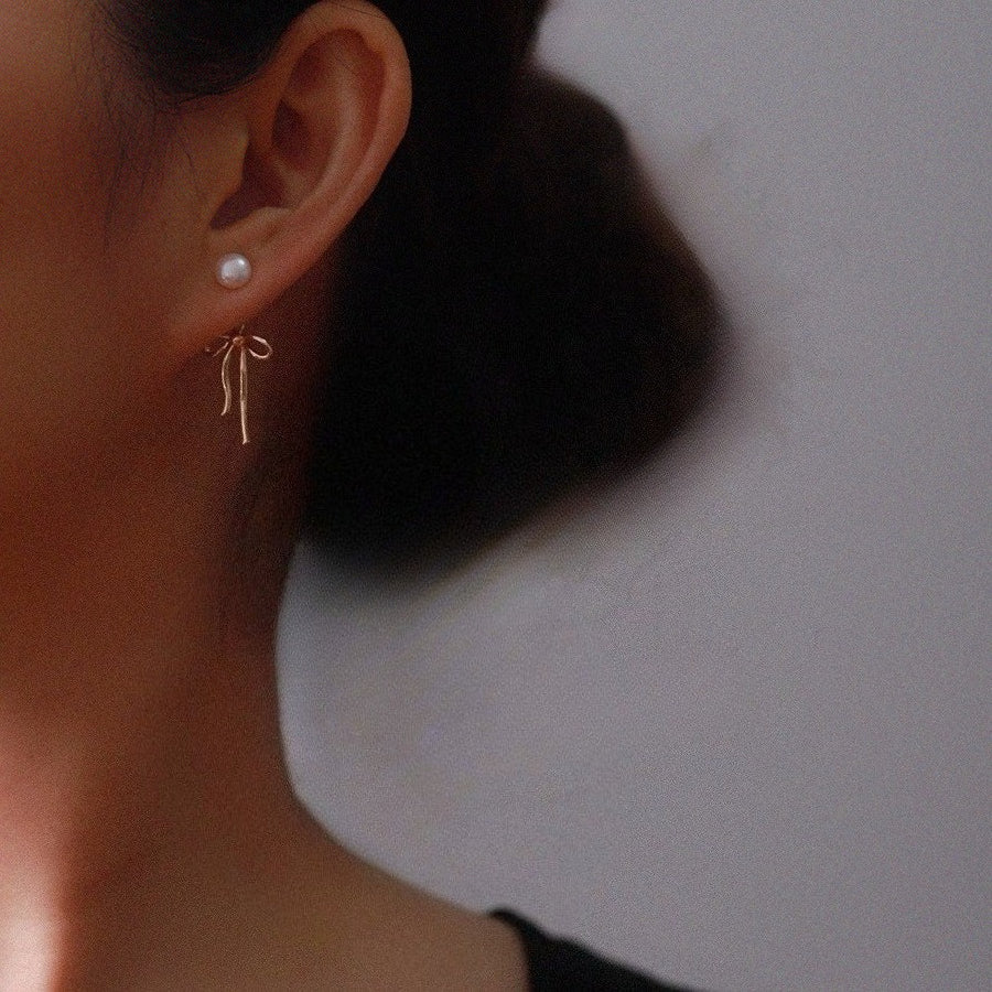 Ribbon Grace – 7mm Freshwater Pearl Earrings