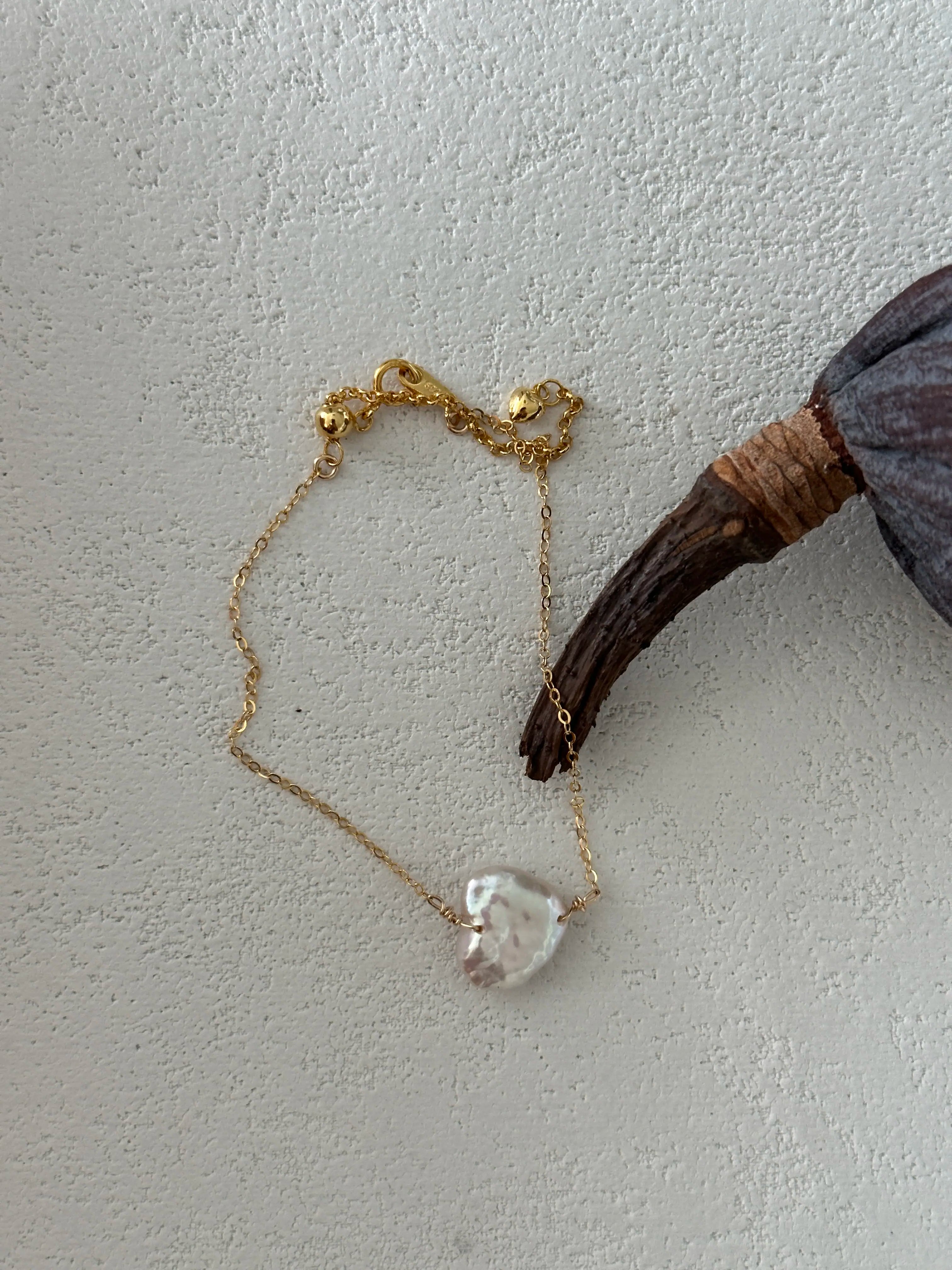 14K Gold Single Heart-Shaped Baroque Pearl Bracelet