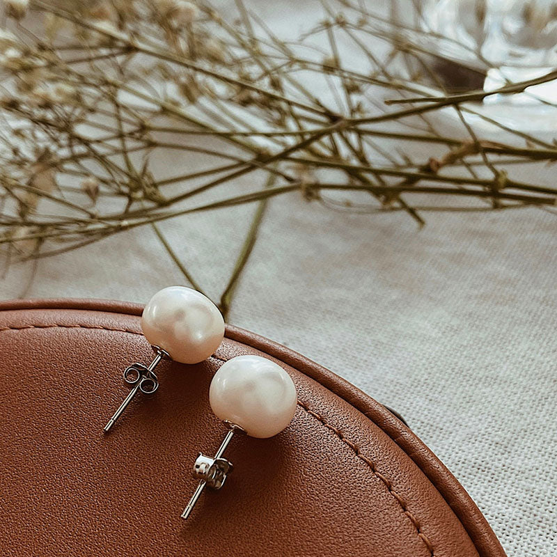 Exquisite pearl earrings.