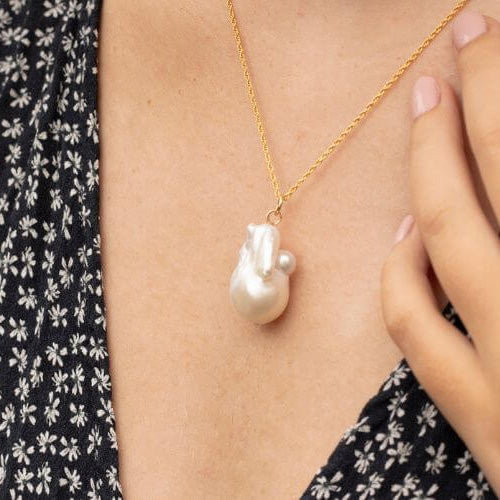 A woman wears the 13-14mm Golden Chain Freshwater Baroque Pearl Pendant Necklace