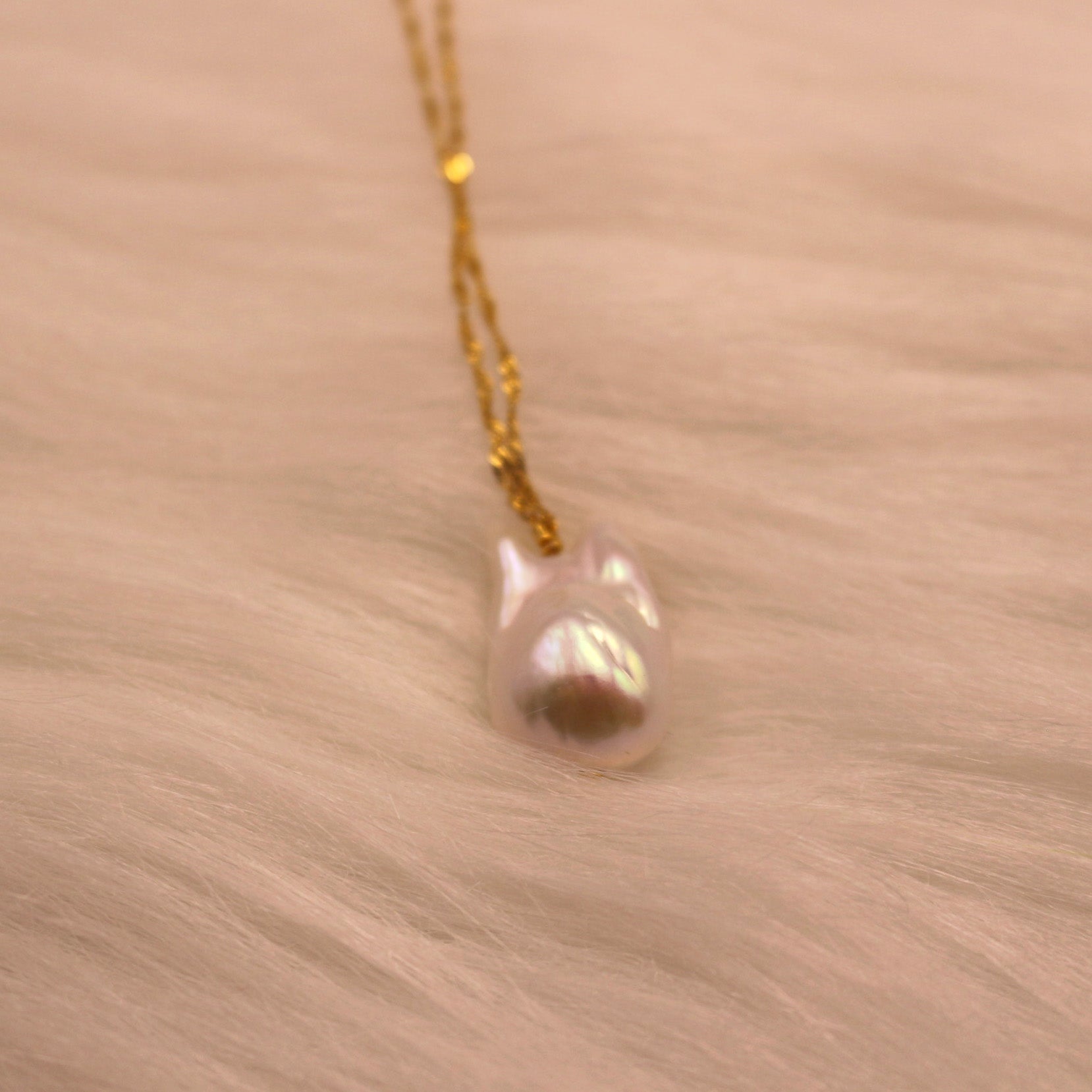 13-14mm Golden Chain Freshwater Baroque Pearl Pendant Necklace exhibiting an enchanting radiance.