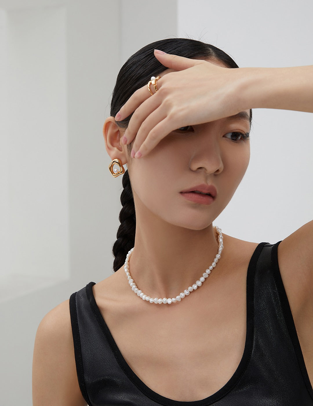 Aurora Frame Freshwater Pearl Necklace