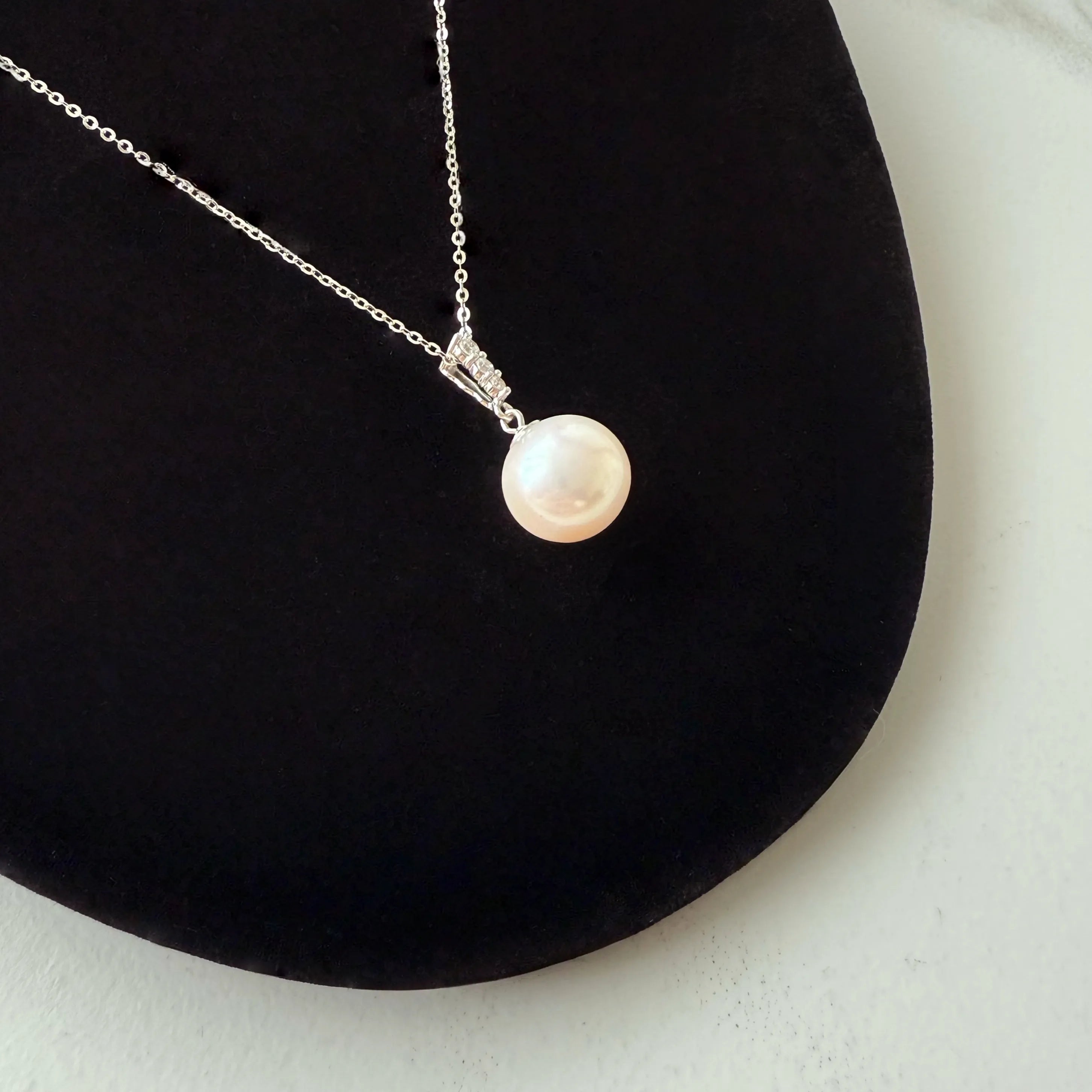 Eterna Grace – Pearl Necklace & Earrings Set